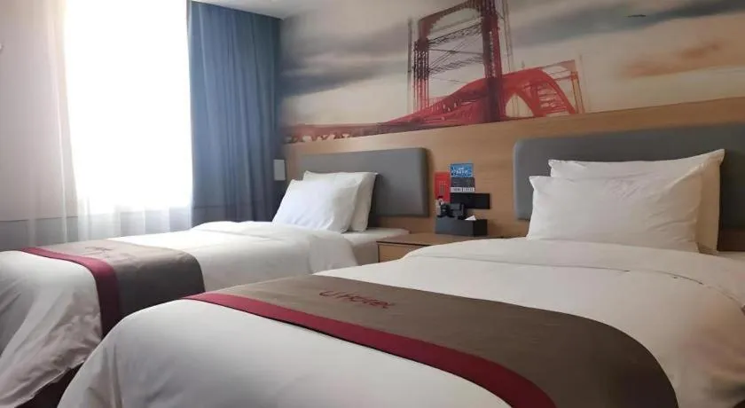 Bed in Thank Inn Plus Hotel Xinjiang Urumqi Tianshan District Bingtuan Erzhong