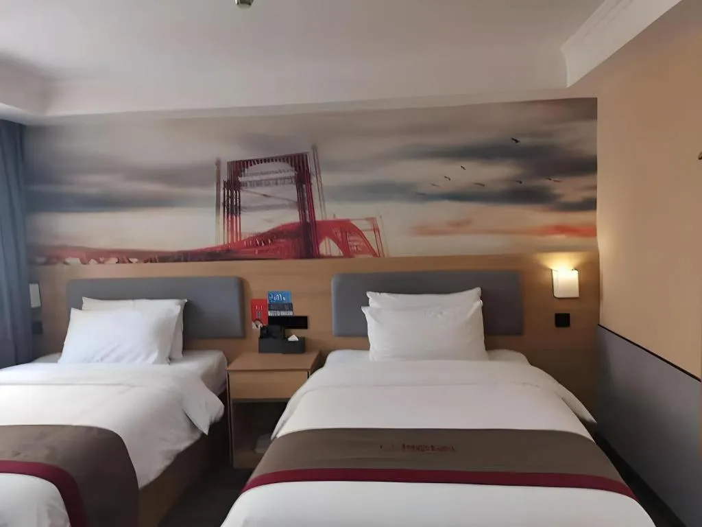 Bed in Thank Inn Plus Hotel Xinjiang Urumqi Tianshan District Bingtuan Erzhong