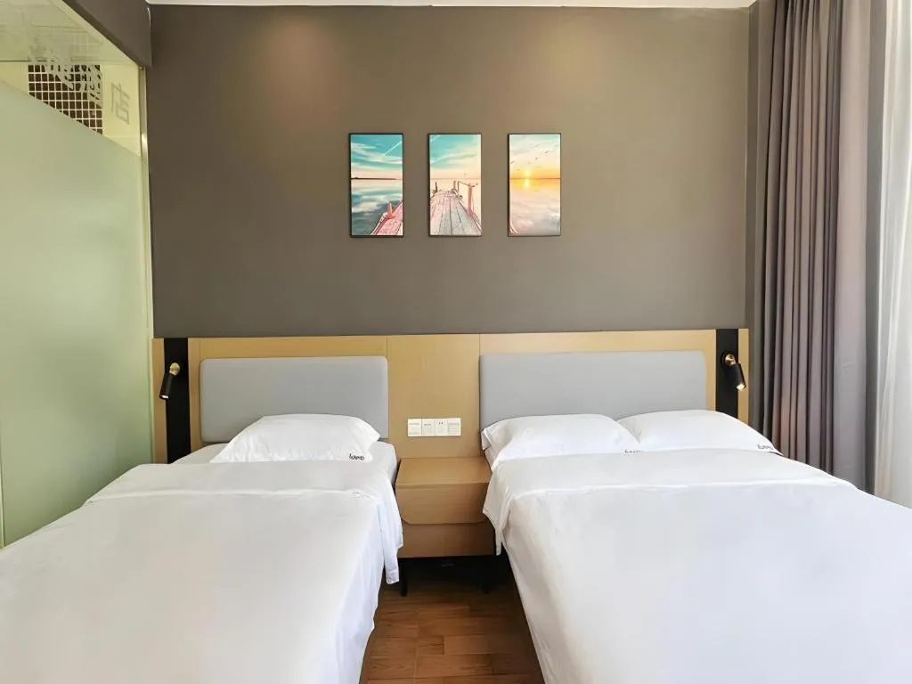 Bed in Thank Inn Hotel Hainan Sanya Sanya Bay Seascape Branch