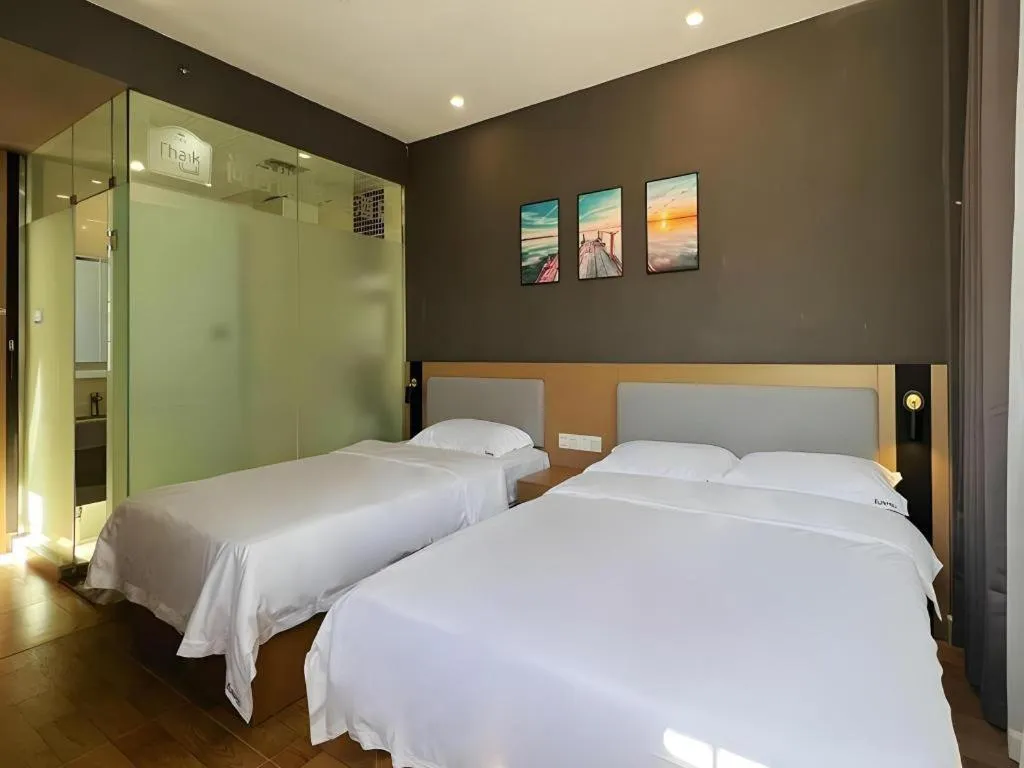 Bed in Thank Inn Hotel Hainan Sanya Sanya Bay Seascape Branch