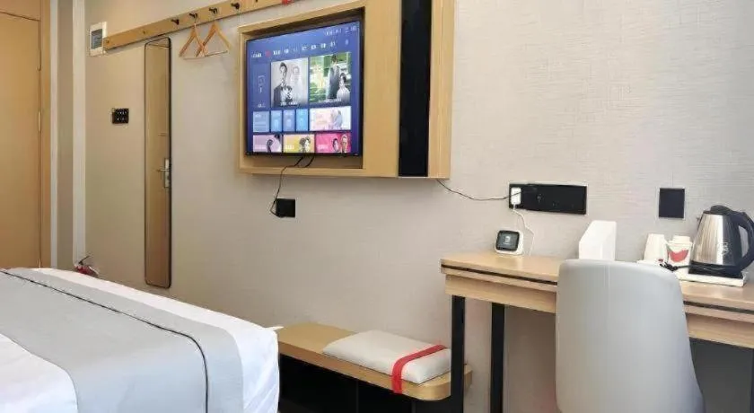 Bed in Thank Inn Hotel Hainan Sanya Sanya Bay Seascape Branch