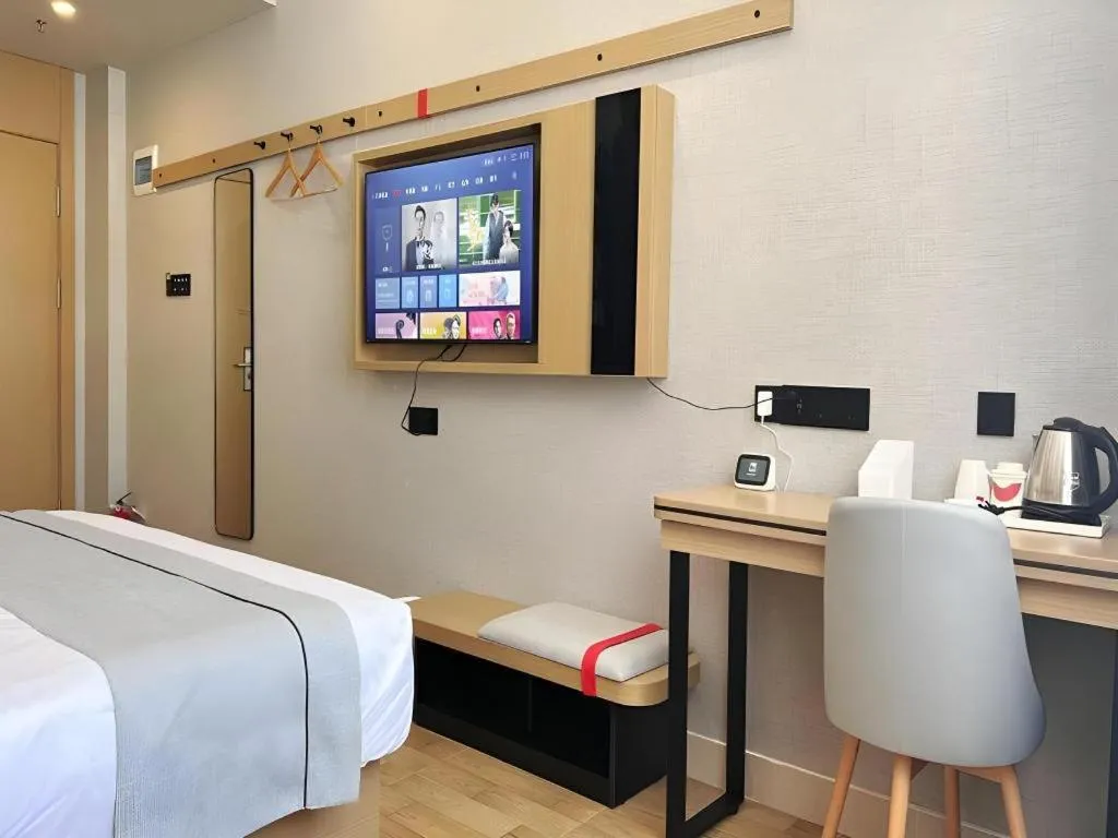 Bed in Thank Inn Hotel Hainan Sanya Sanya Bay Seascape Branch