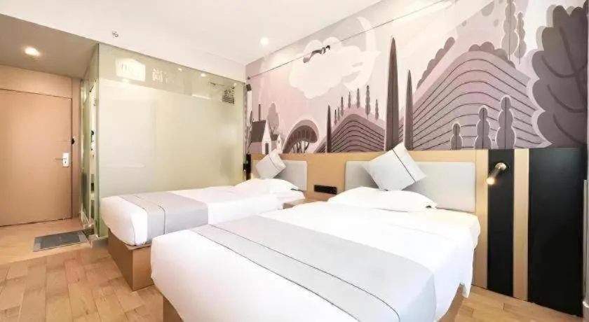 Bed in Thank Inn Hotel Hainan Sanya Sanya Bay Seascape Branch