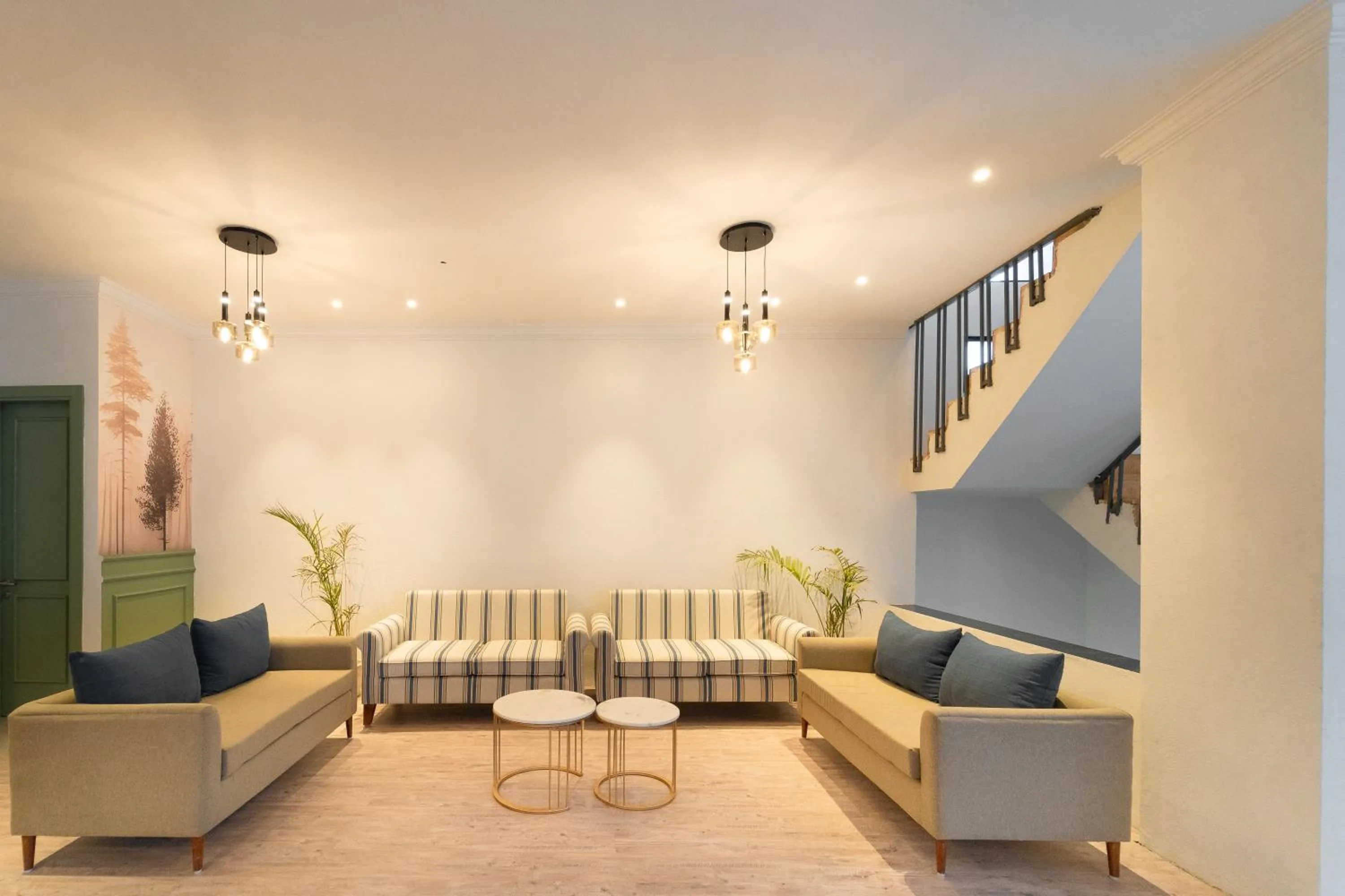 Lobby or reception in Velmore Kasauli Operated by Royal Orchid Hotel Ltd.