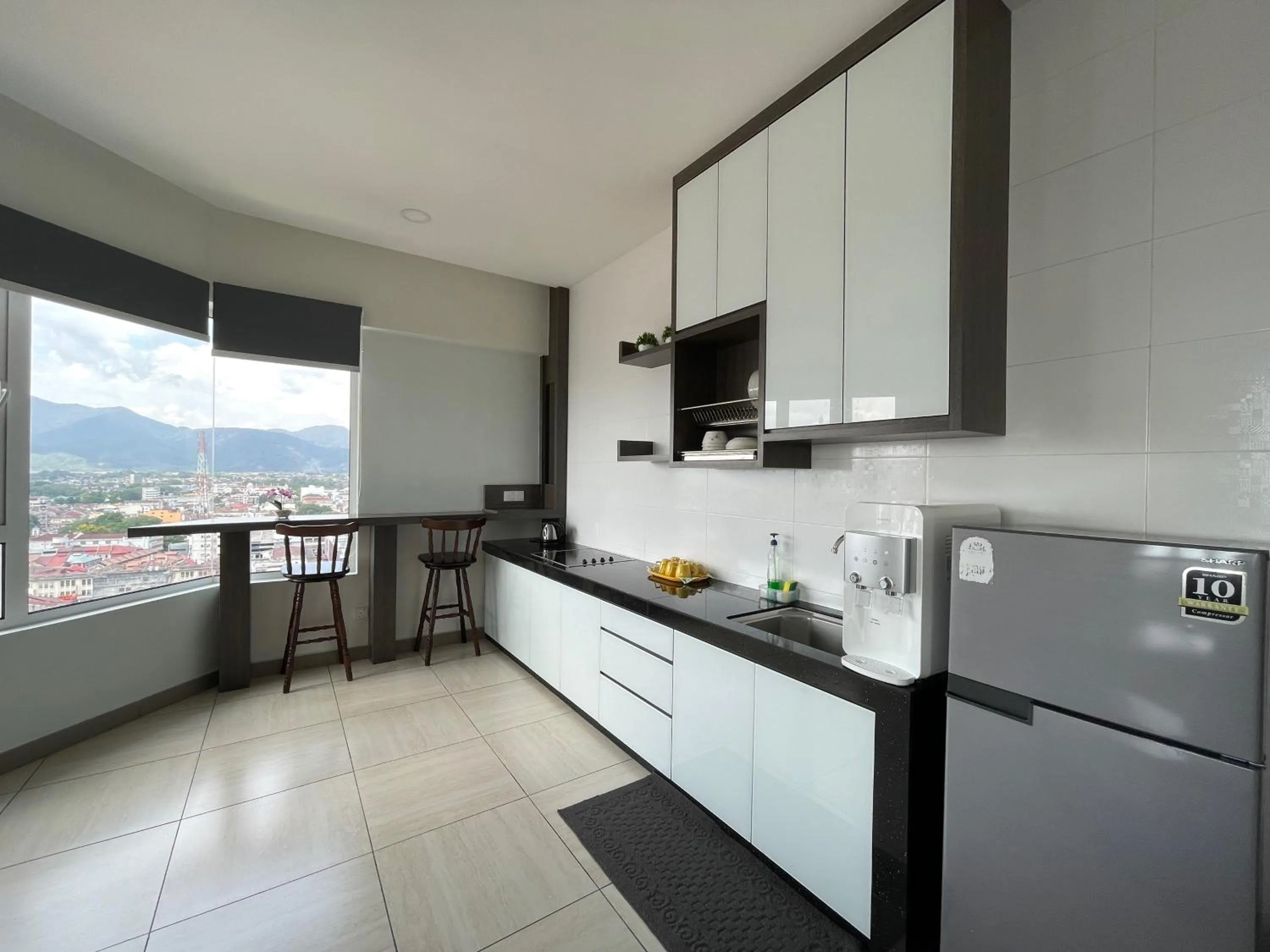 Kitchen or kitchenette in The Octagon Suites at Ipoh City Centre, 6 pax