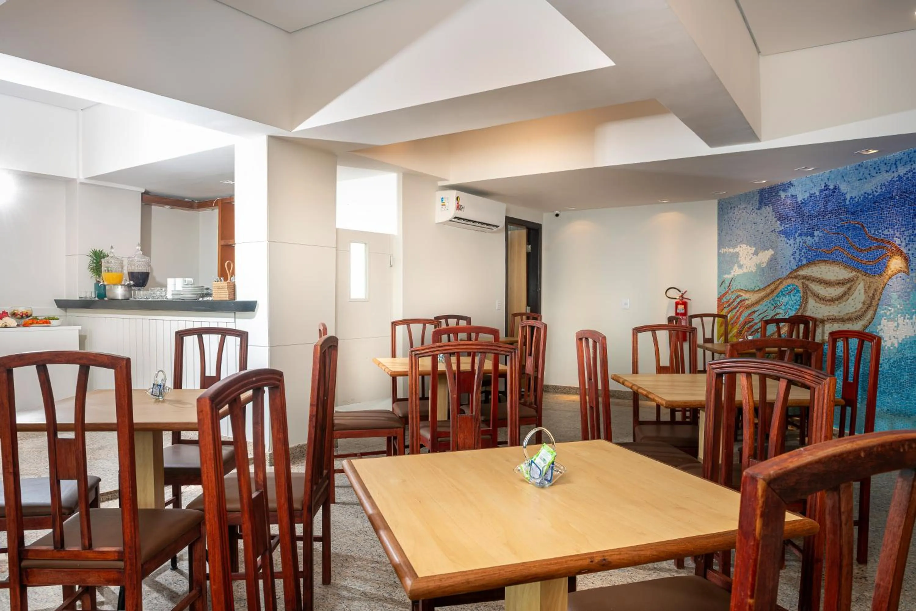 Restaurant/places to eat in Lym Flat Hotel