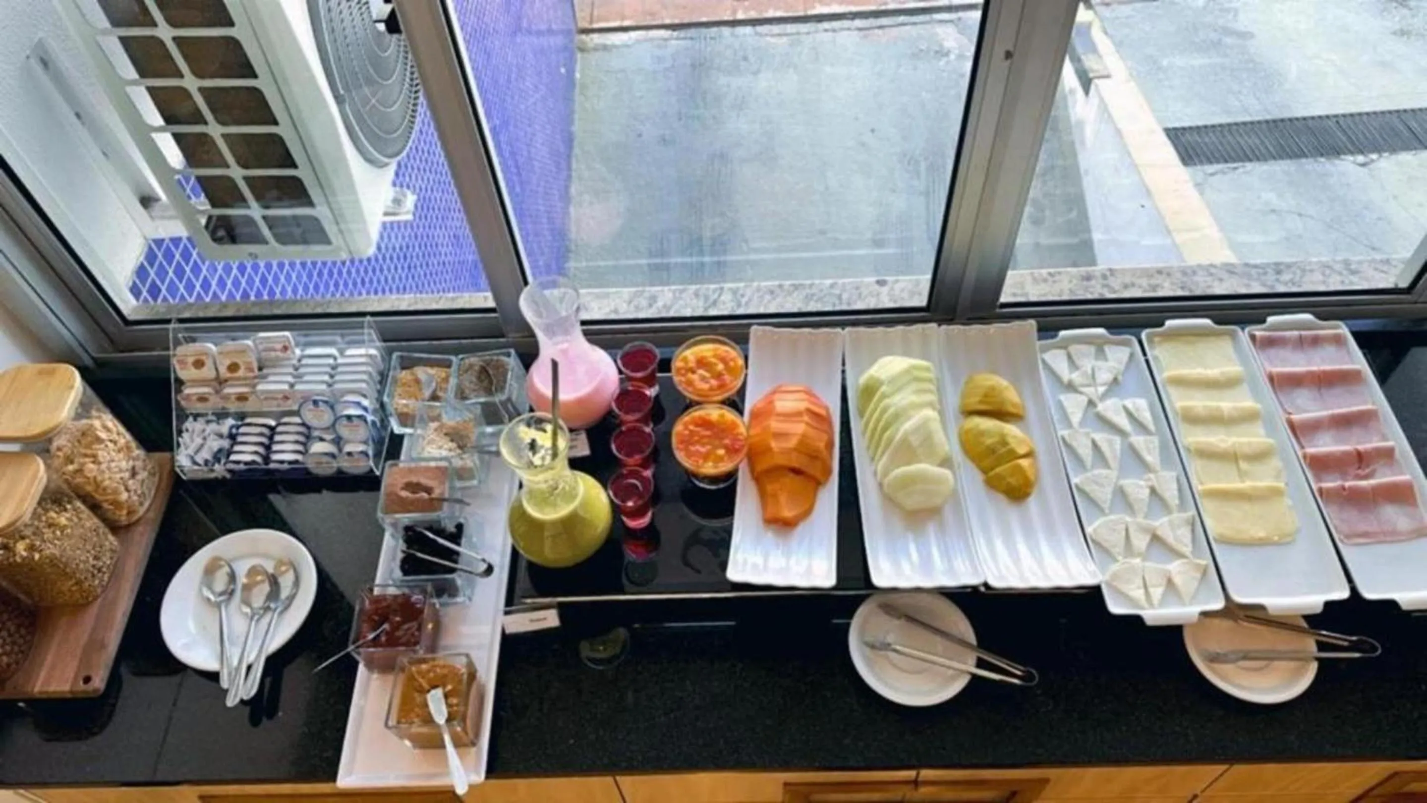 Food and drinks in Lym Flat Hotel