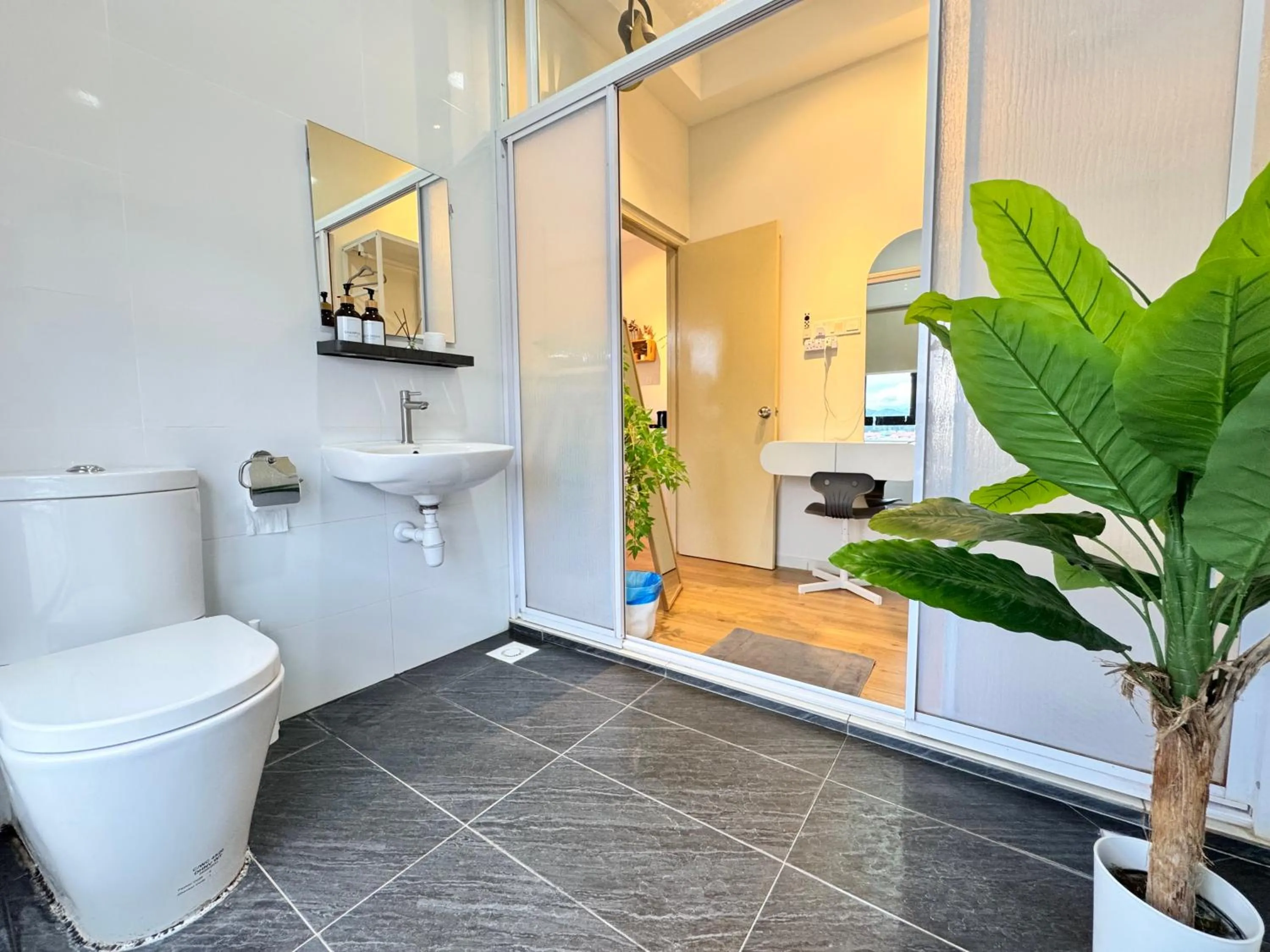 Bathroom in Ipoh Horizon Skypool Town Suites 4-11pax by IWH Suites