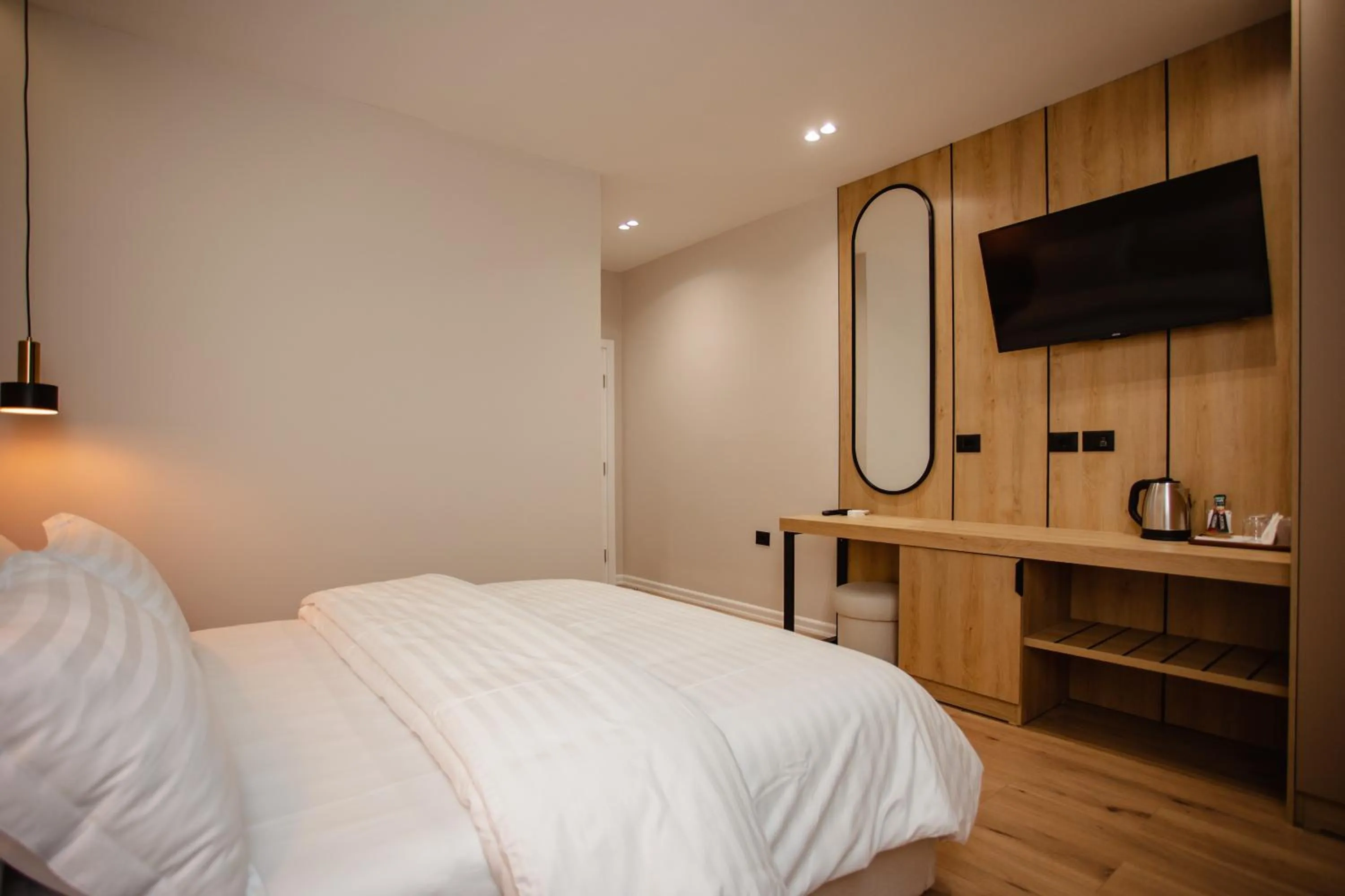 Bed in Oro Inn Hotel