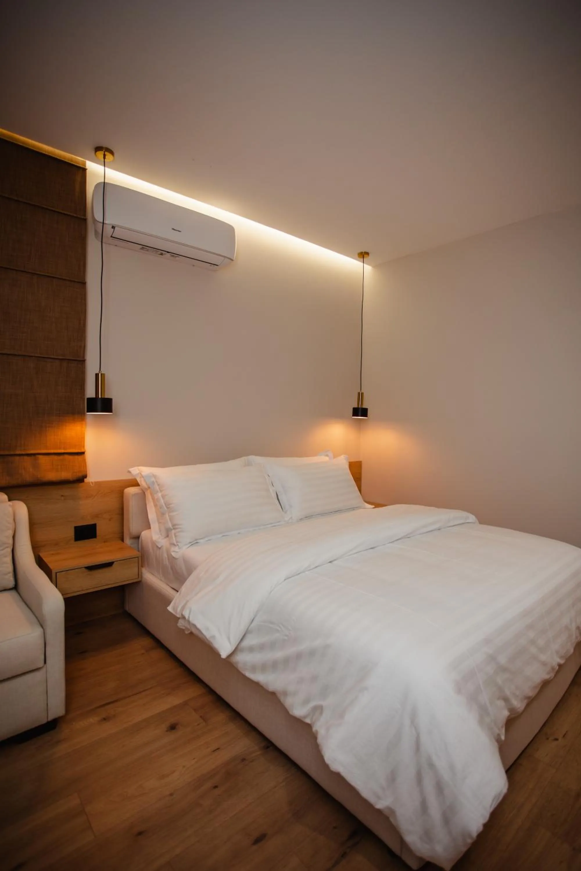 Bed in Oro Inn Hotel