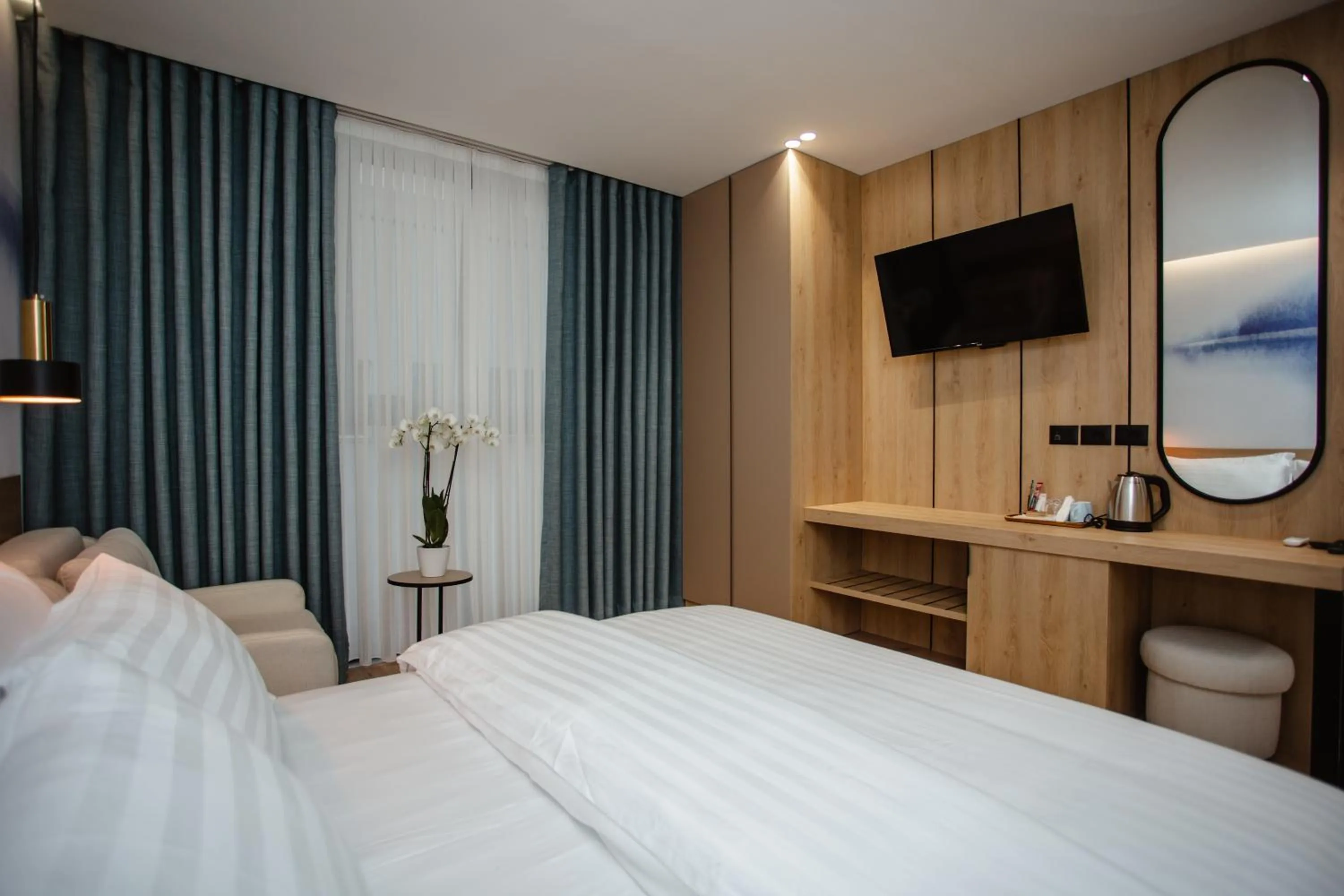 Bed in Oro Inn Hotel