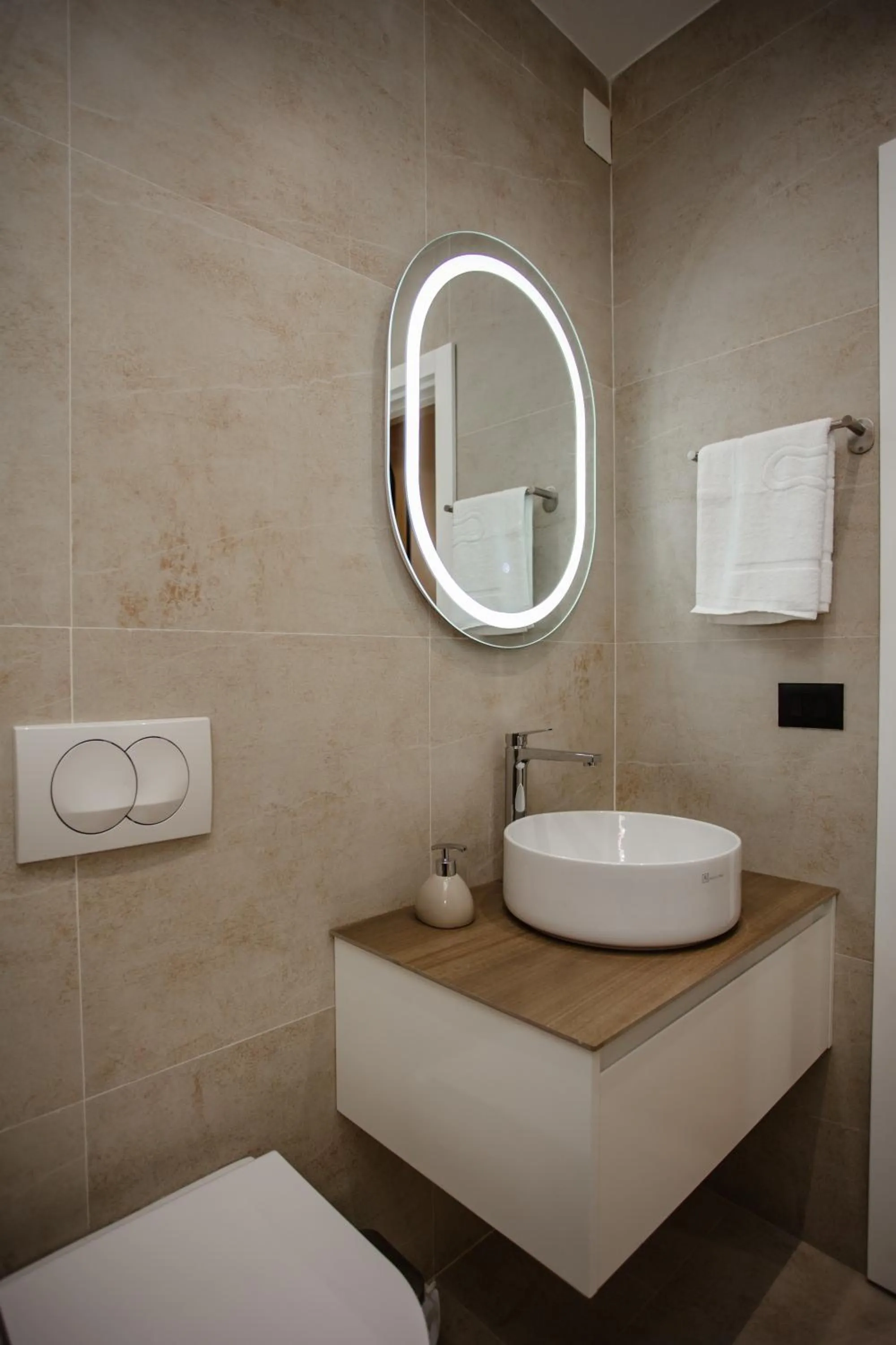 Bathroom in Oro Inn Hotel