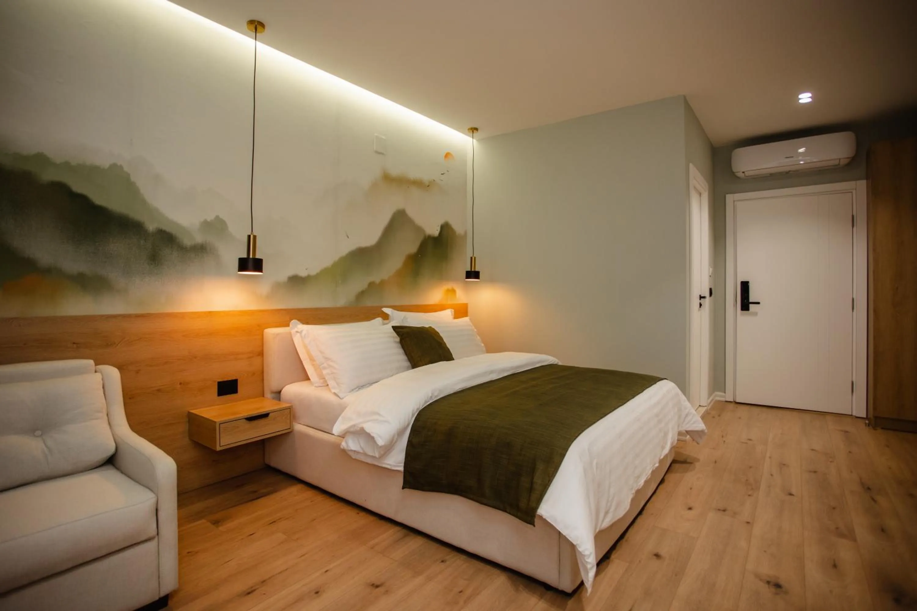 Bed in Oro Inn Hotel