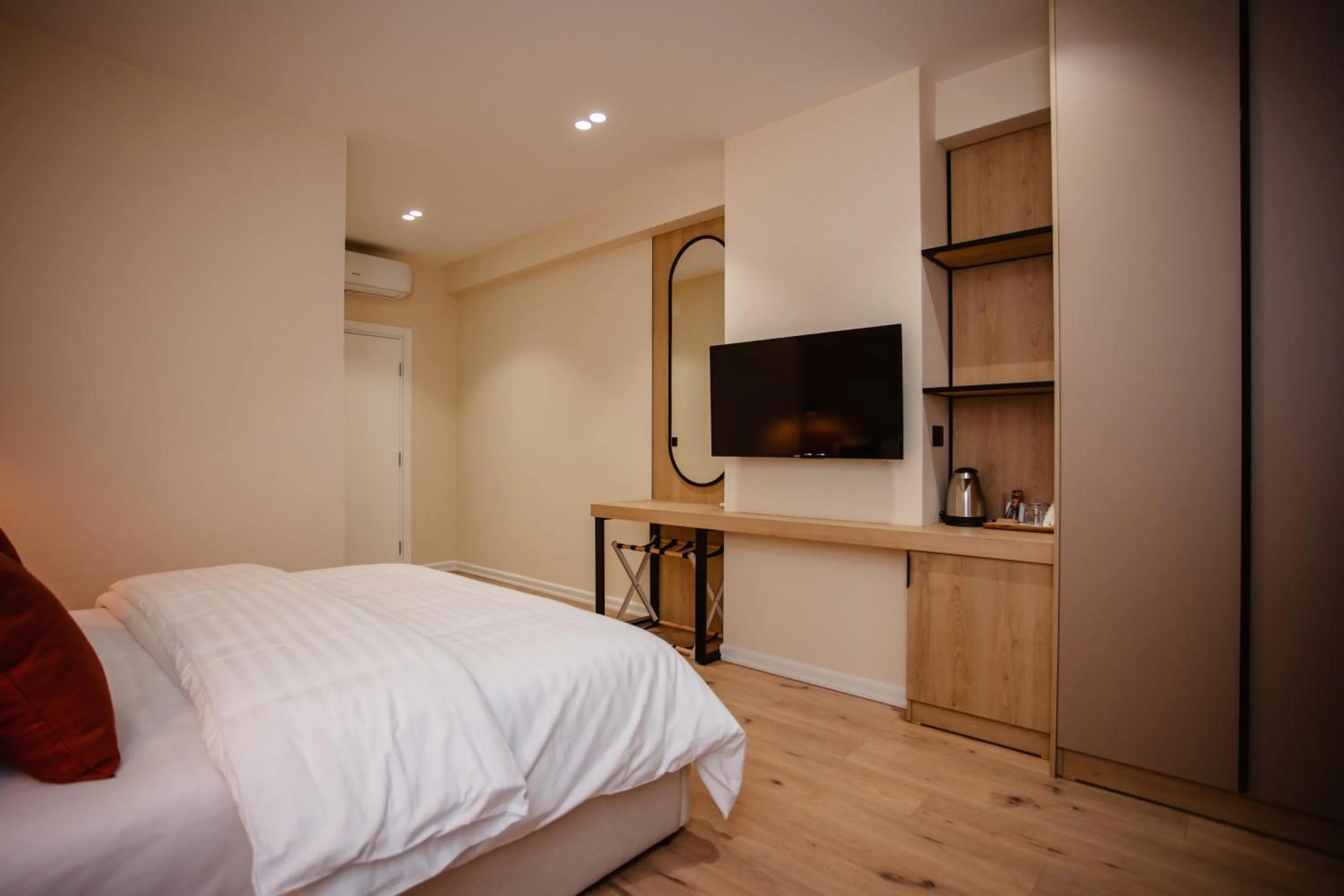 Bed in Oro Inn Hotel