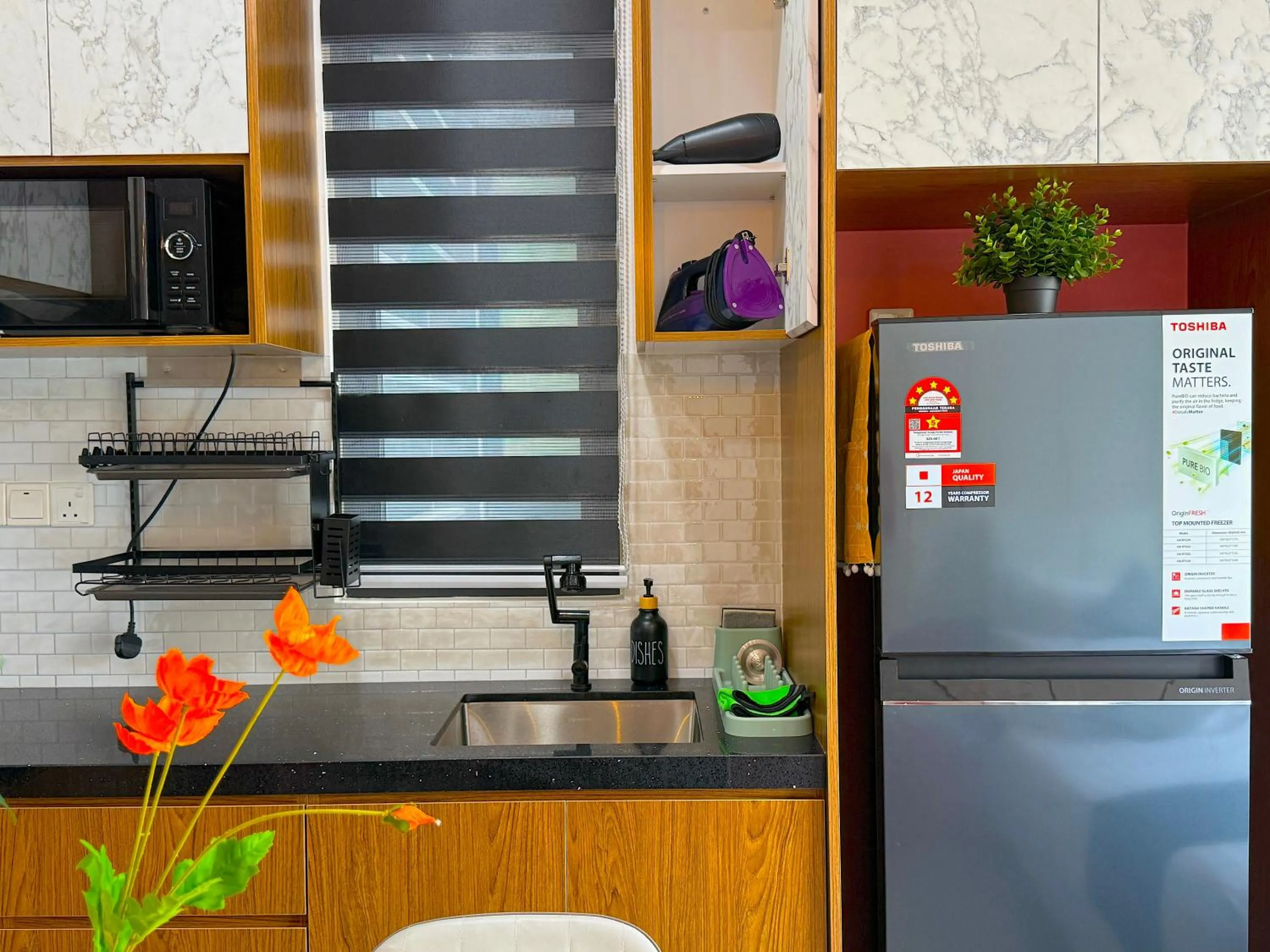 Kitchen or kitchenette in Neu Suites By Serenity Homes Near Gleneagles, KLCC & LRT