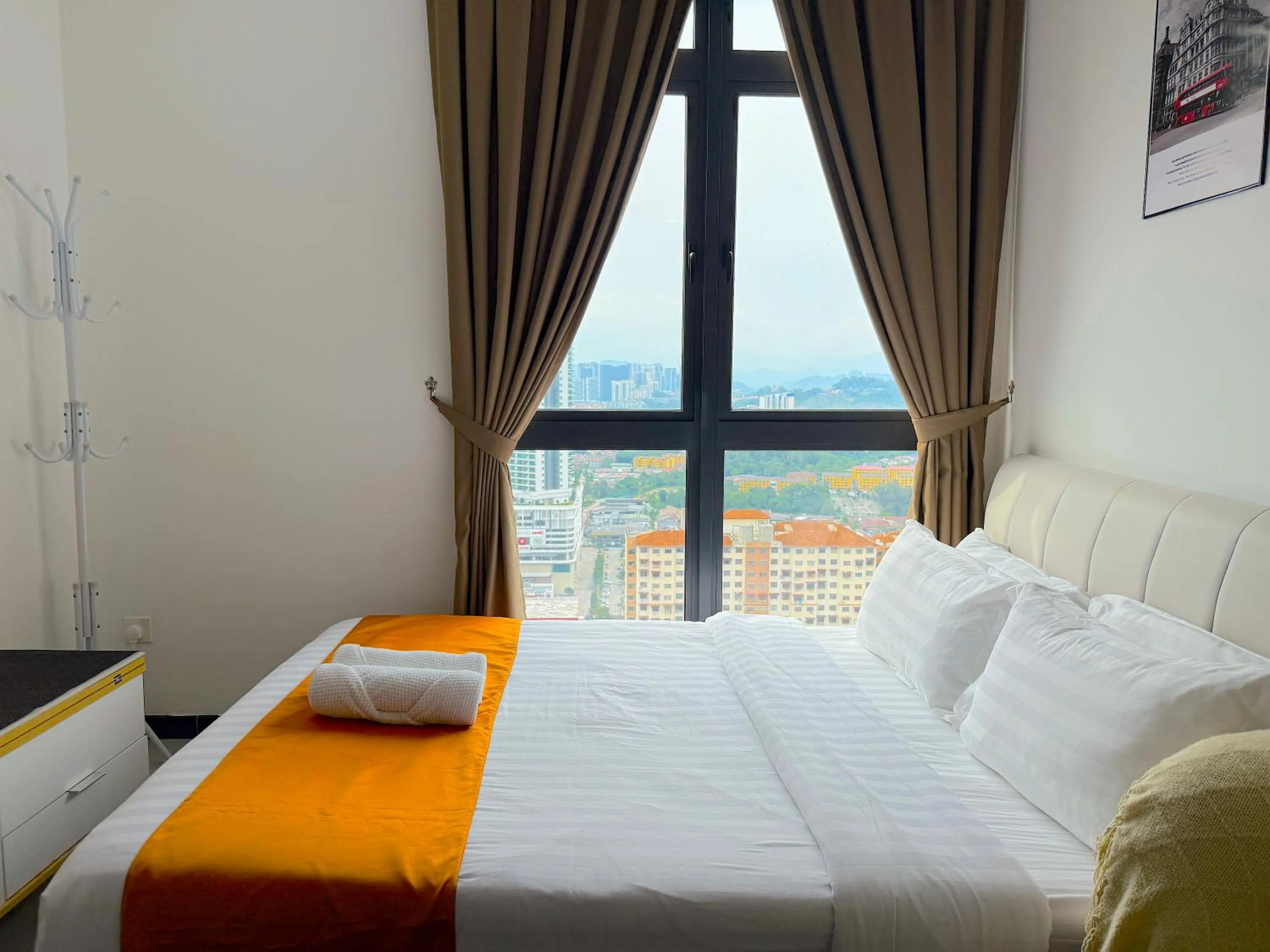 Bed in Neu Suites By Serenity Homes Near Gleneagles, KLCC & LRT