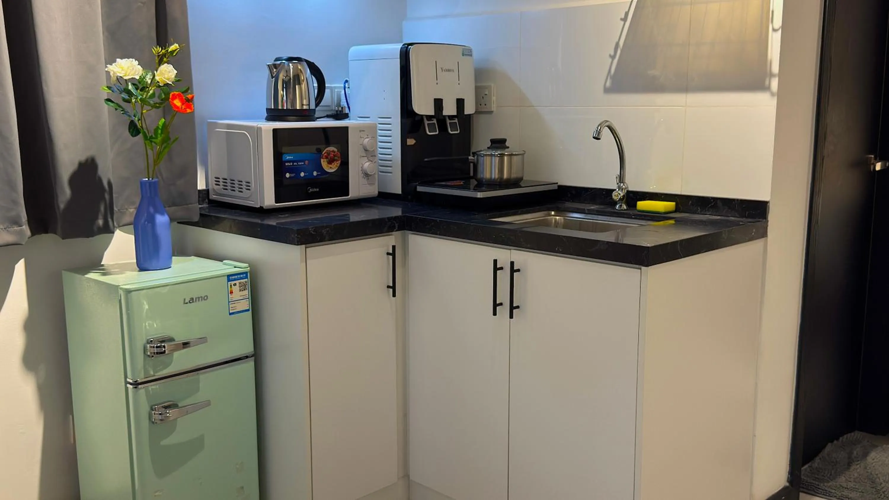 Kitchen or kitchenette in Neu Suites By Serenity Homes Near Gleneagles, KLCC & LRT