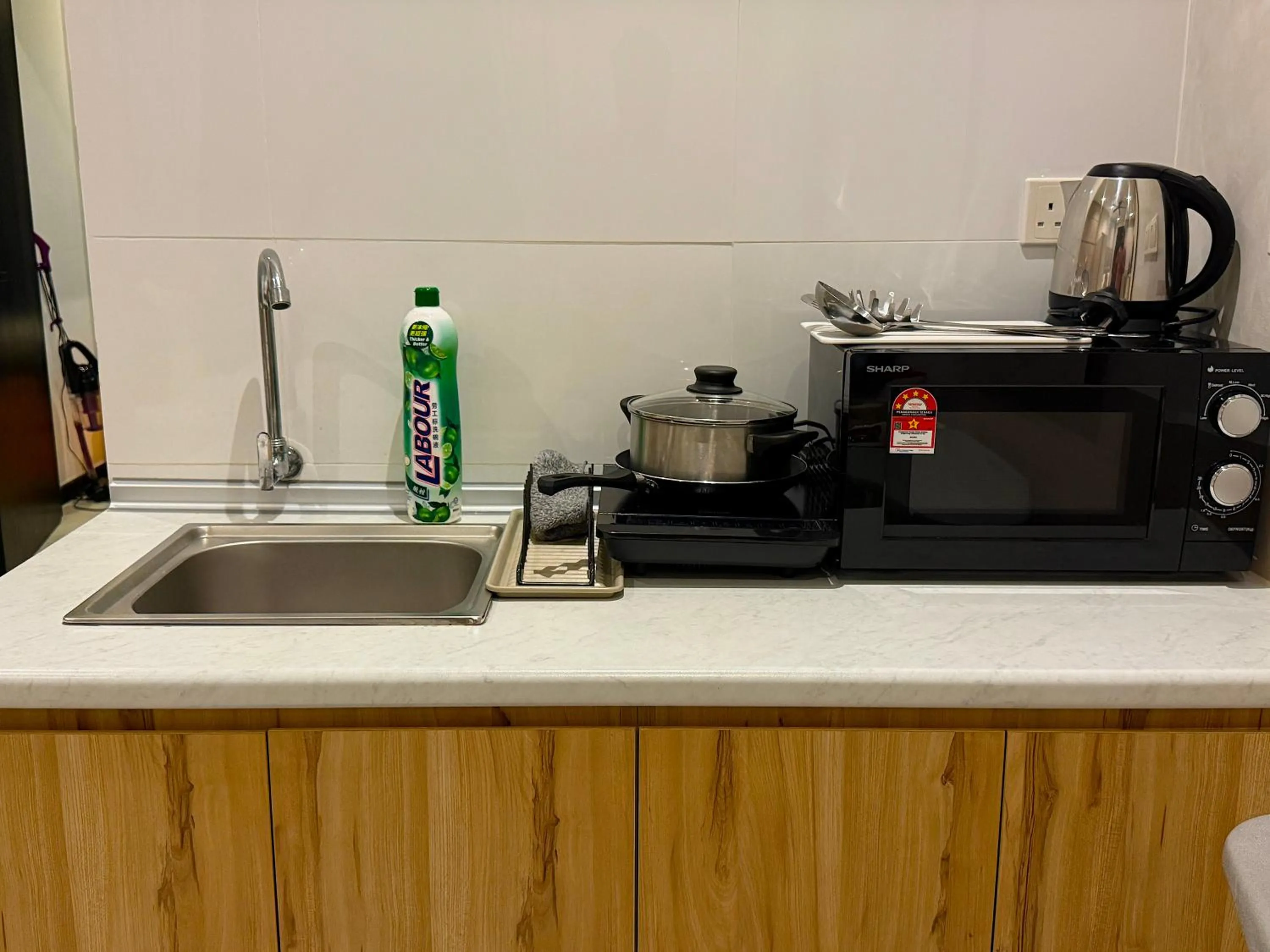 Kitchen or kitchenette in Neu Suites By Serenity Homes Near Gleneagles, KLCC & LRT