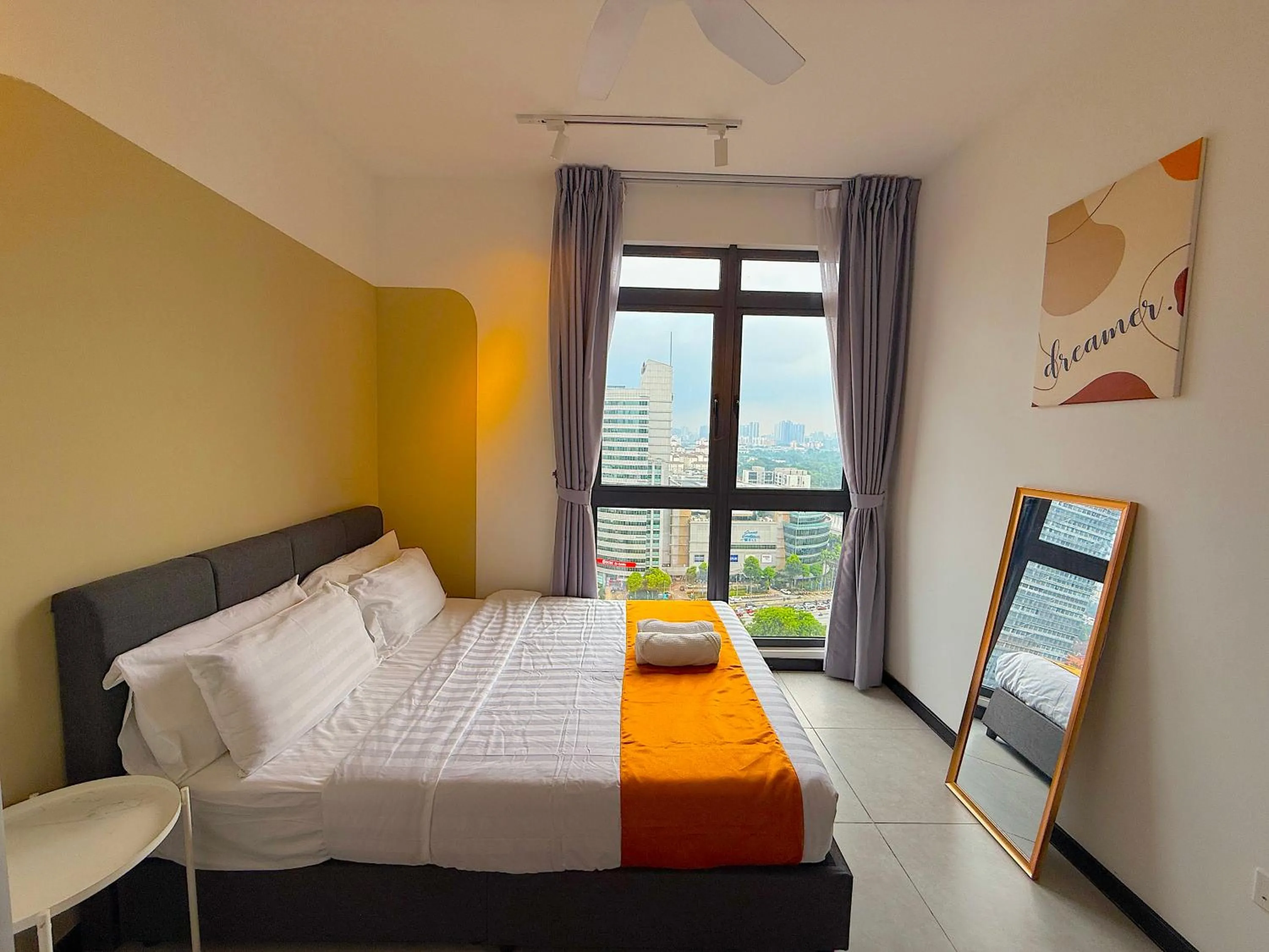 Bed in Neu Suites By Serenity Homes Near Gleneagles, KLCC & LRT