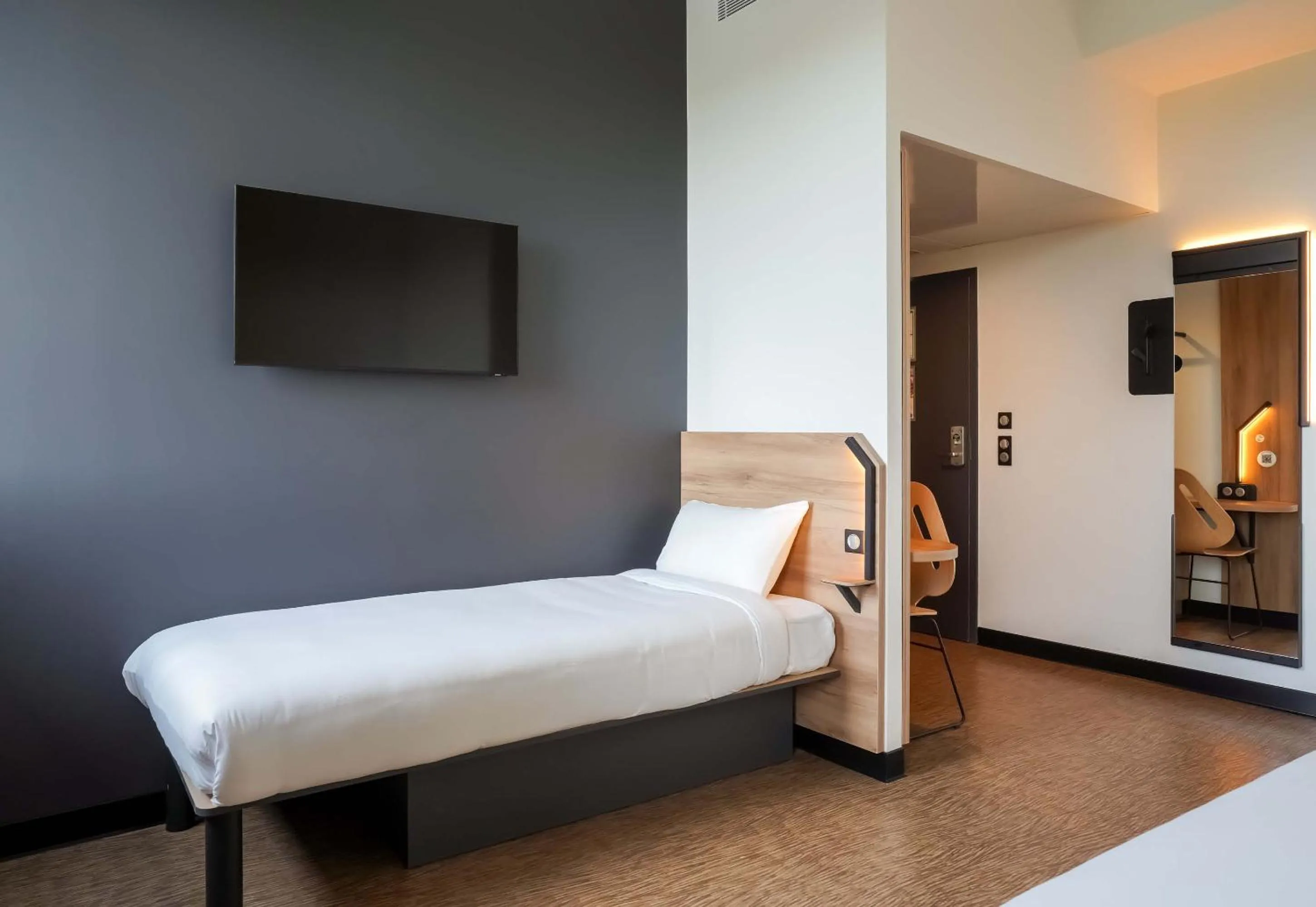 Bed in B&B HOTEL Paris Porte d'Orléans