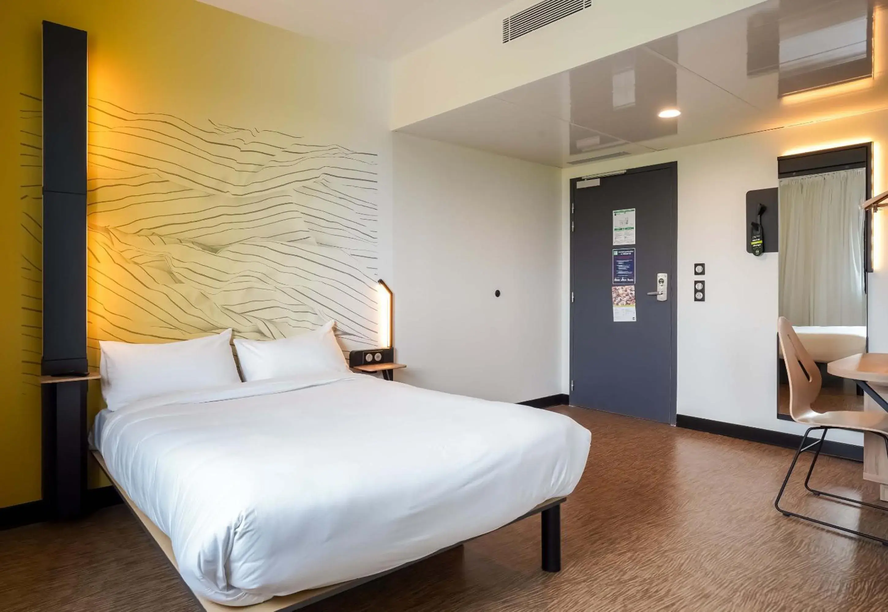 Triple Room - Disability Access in B&B HOTEL Paris Porte d'Orléans Triple Room - Disability Access in B&B HOTEL Paris Porte d'Orléans