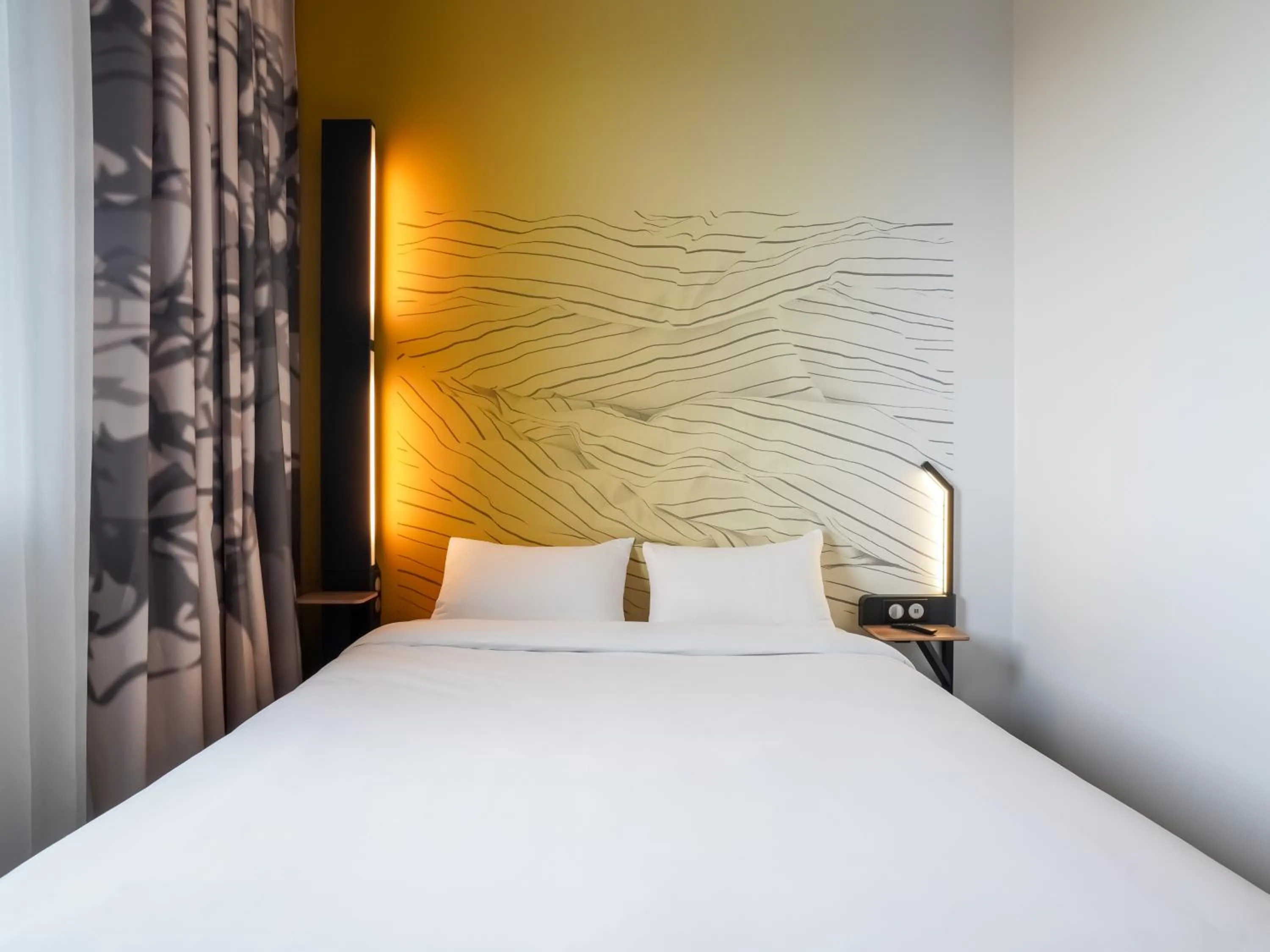 Bedroom, Bed in B&B HOTEL Paris Porte d'Orléans