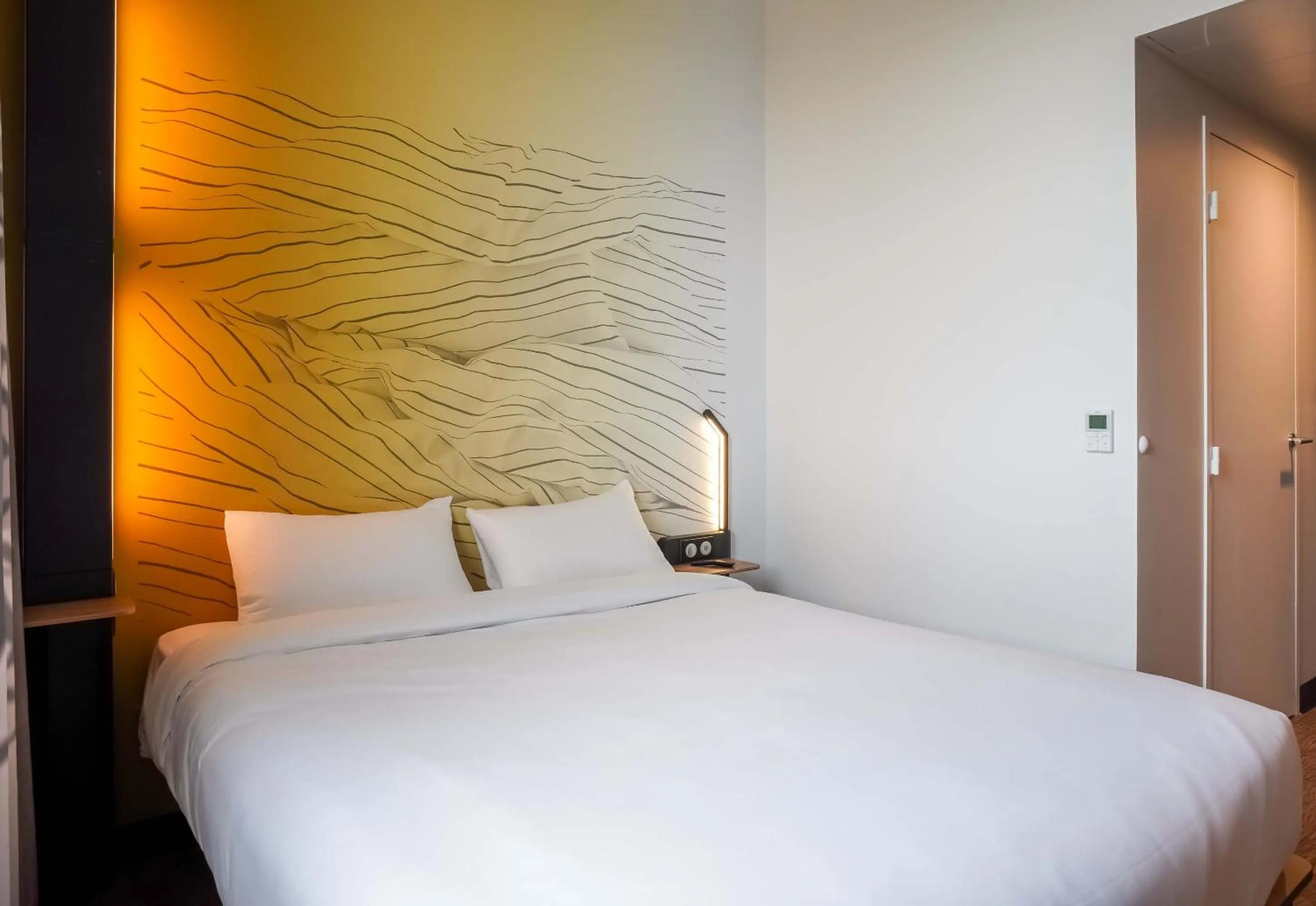 Bed in B&B HOTEL Paris Porte d'Orléans