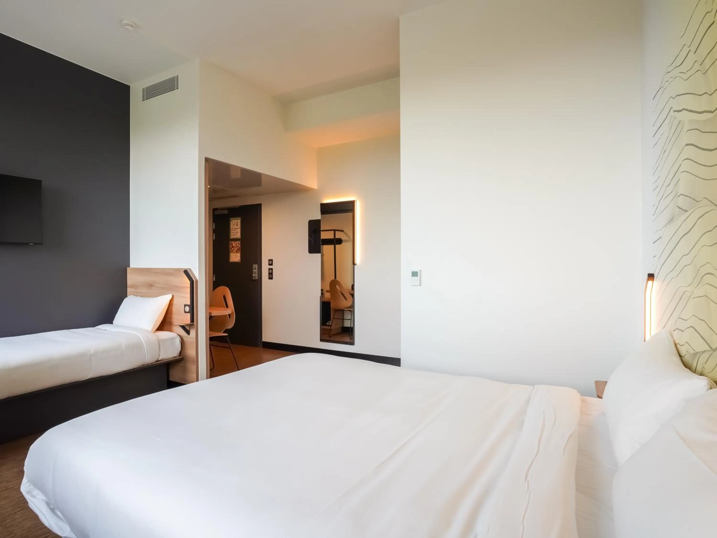 Bedroom, Bed in B&B HOTEL Paris Porte d'Orléans