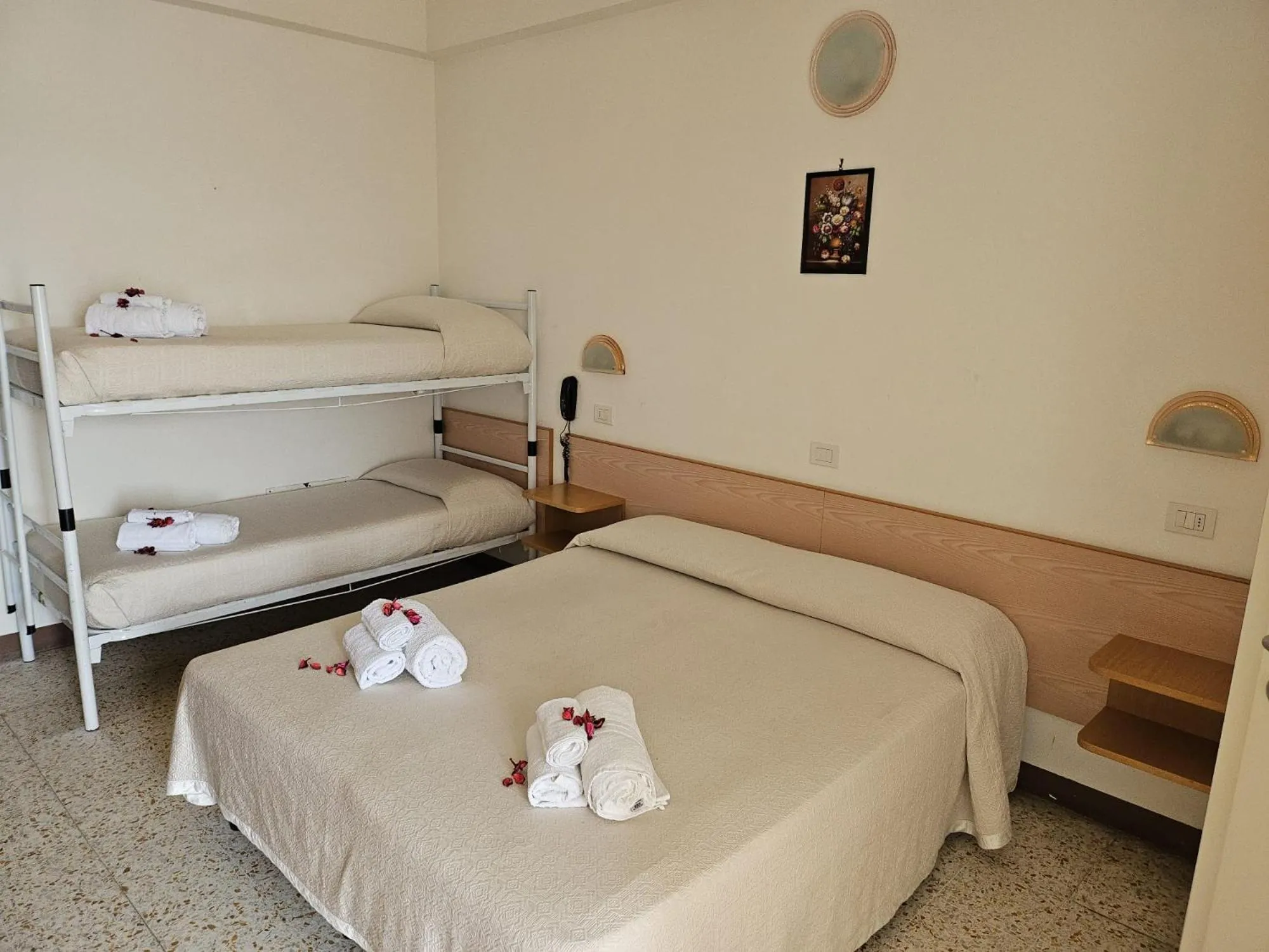 Bedroom, Bed in Hotel Villa Rosa