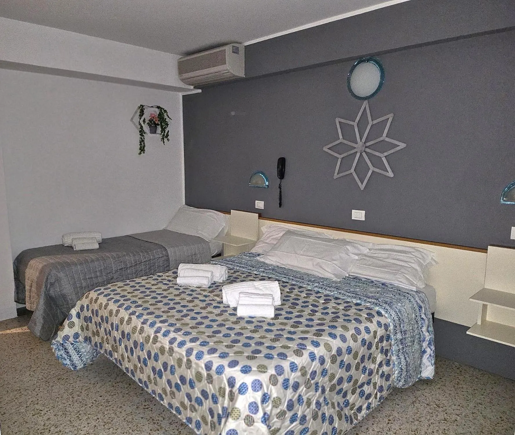 Bedroom, Bed in Hotel Villa Rosa