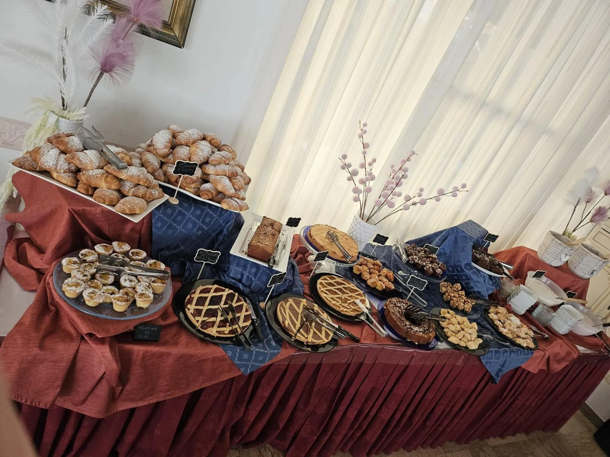 Breakfast in Hotel Villa Rosa