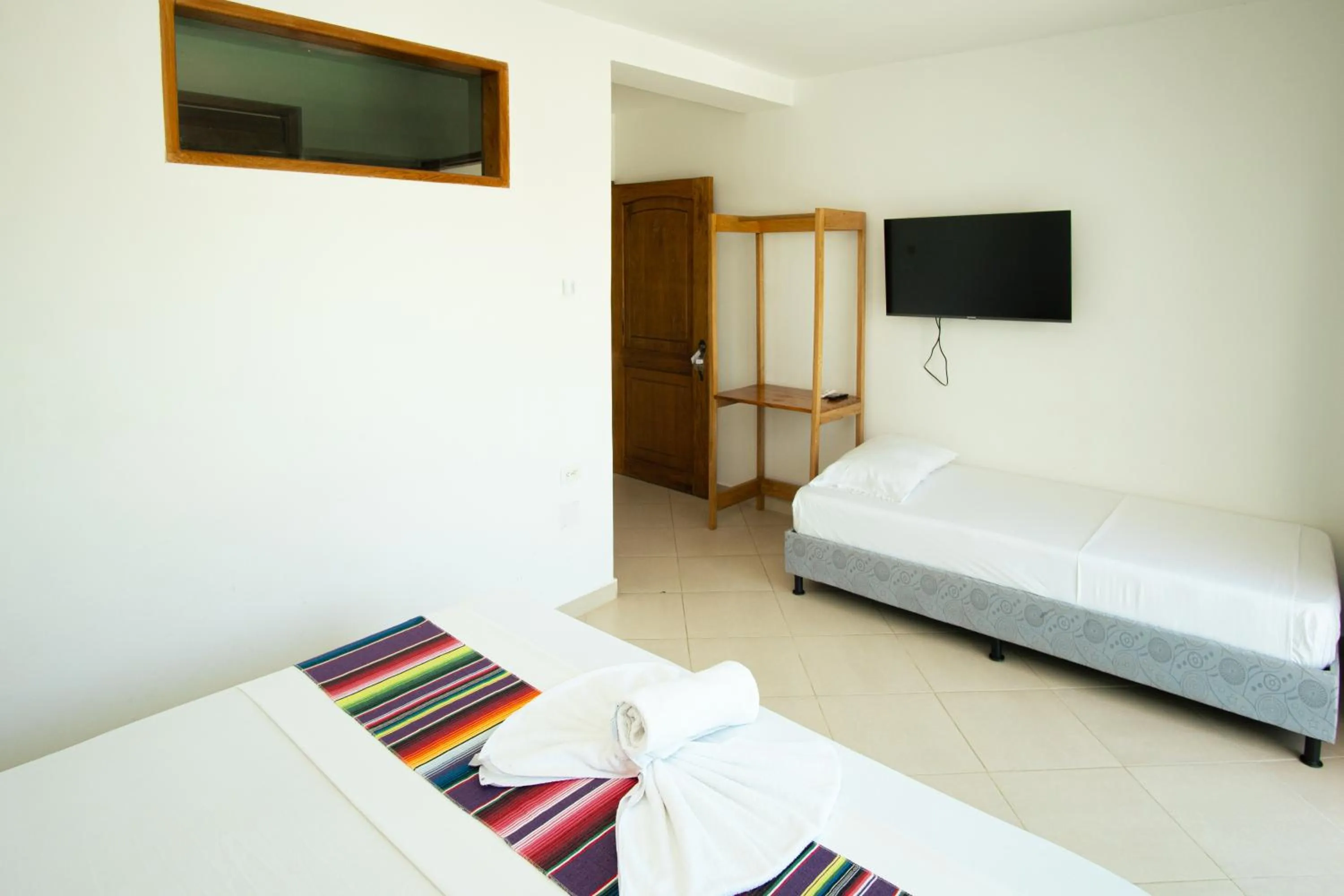 Communal lounge/ TV room, Bed in Hotel Caribe Coveñas