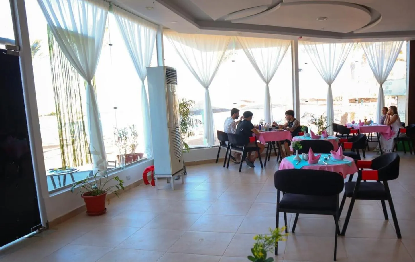 Restaurant/places to eat in Hostgool Beach Chalets Mirage bay resort & aqua park