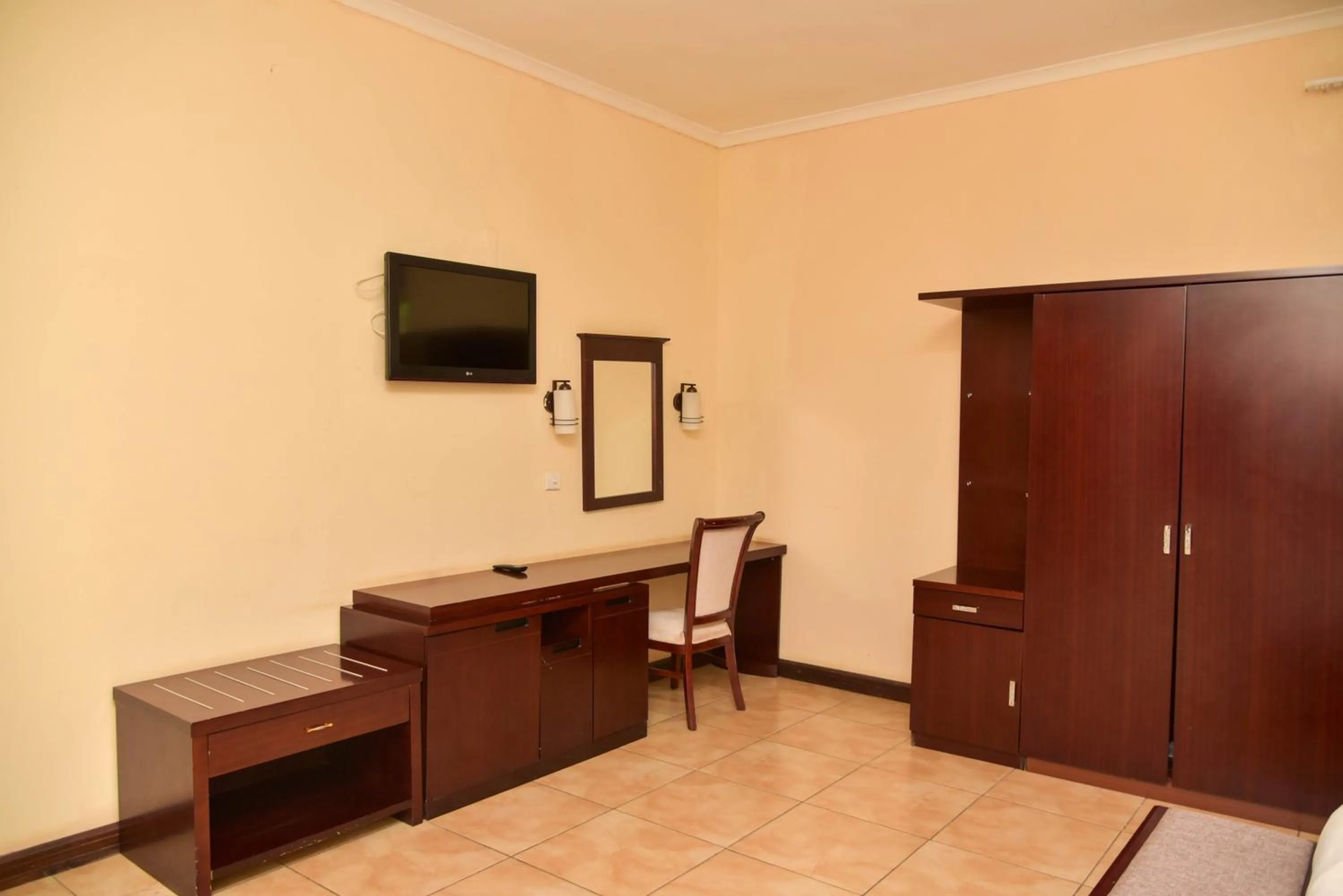 TV and multimedia in Chamba Valley Exotic Hotel