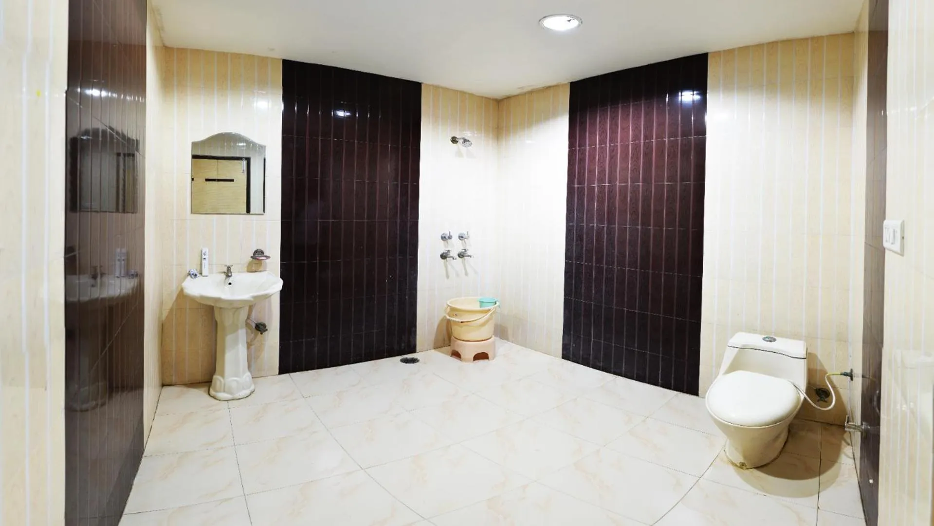 Bathroom in Hotel HK Continental