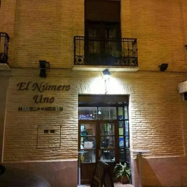 Facade/entrance in Hotel Mesón El Número Uno