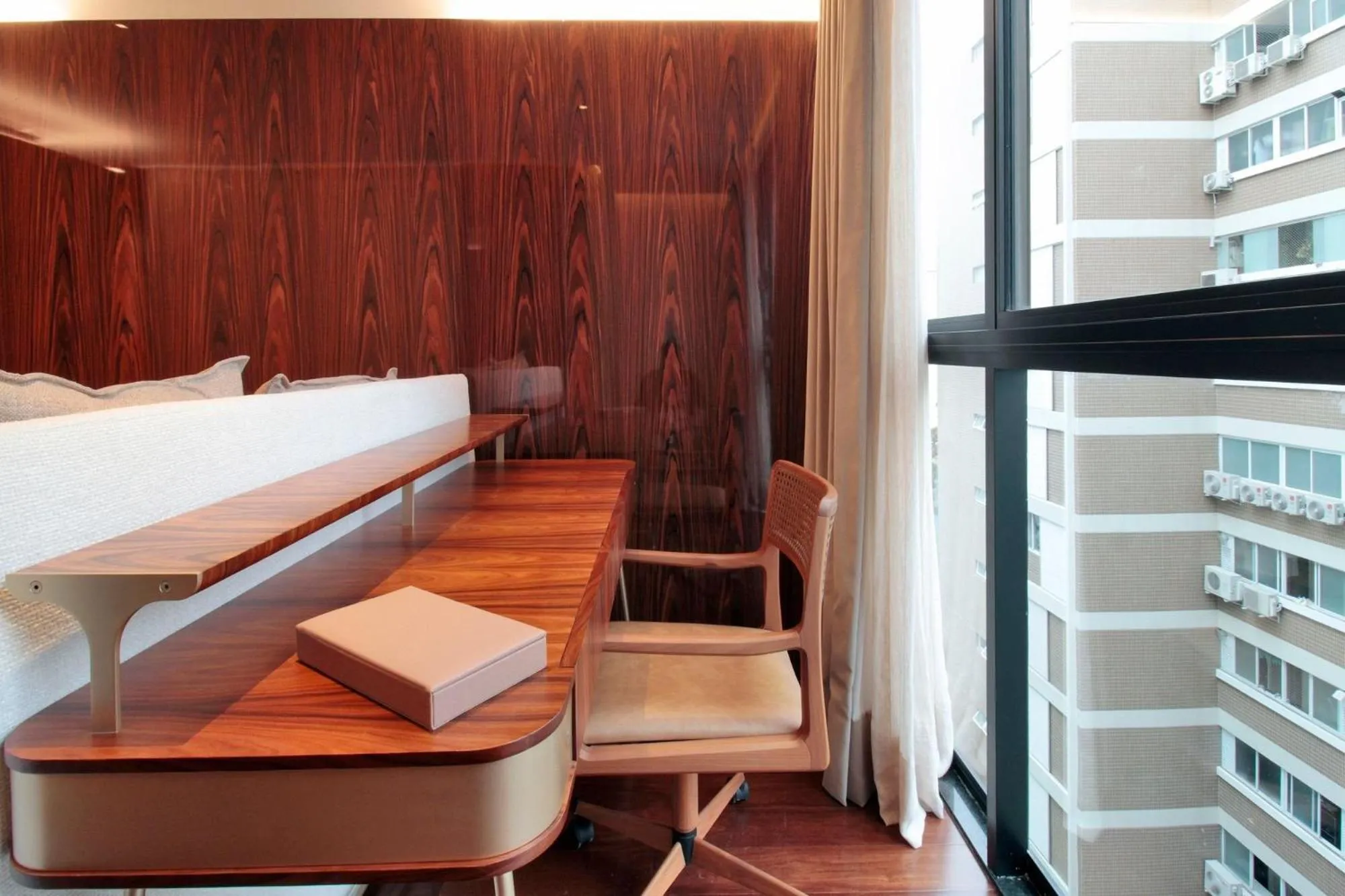 Seating area, Bed in HIT Itaim