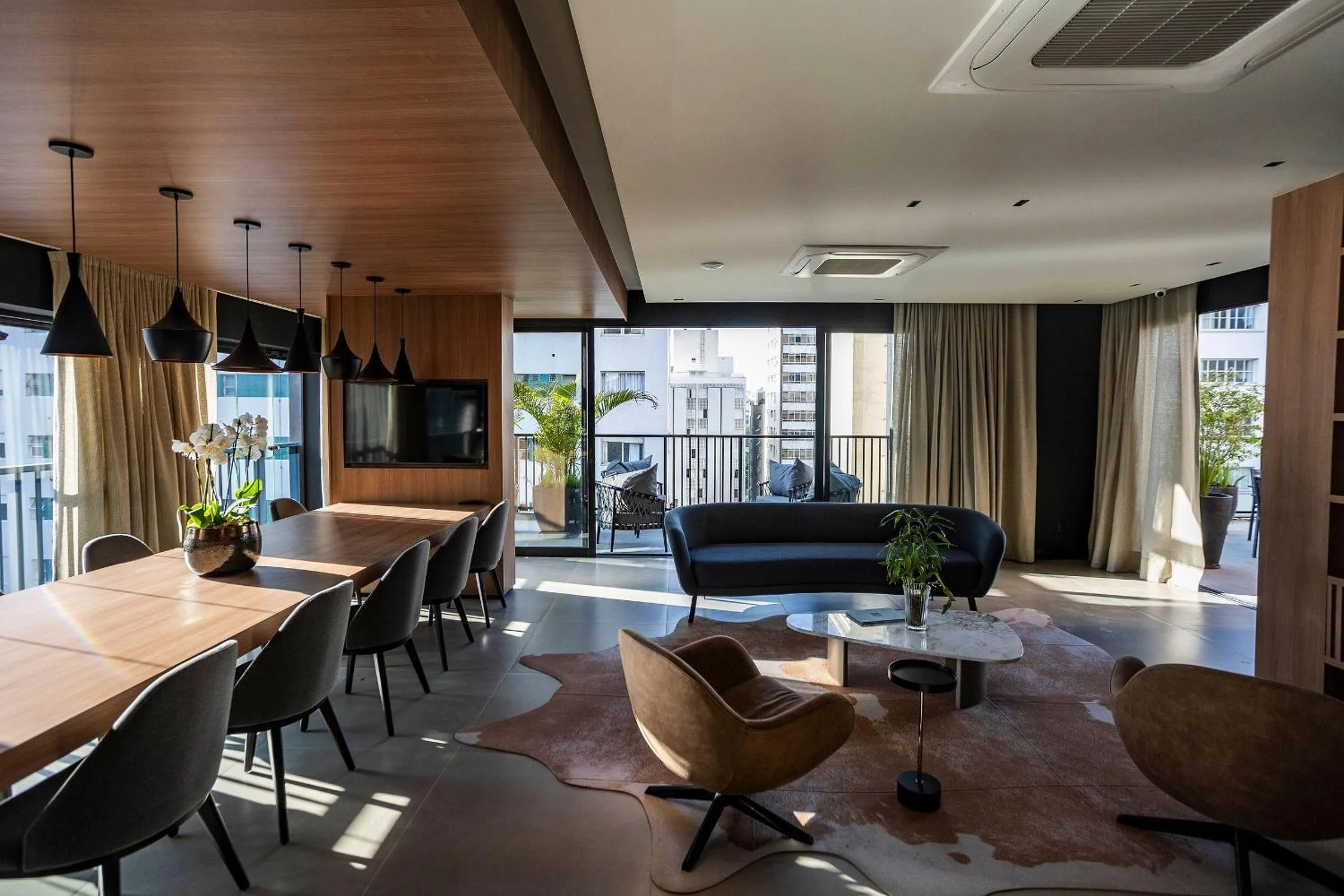 Seating area in HIT Itaim