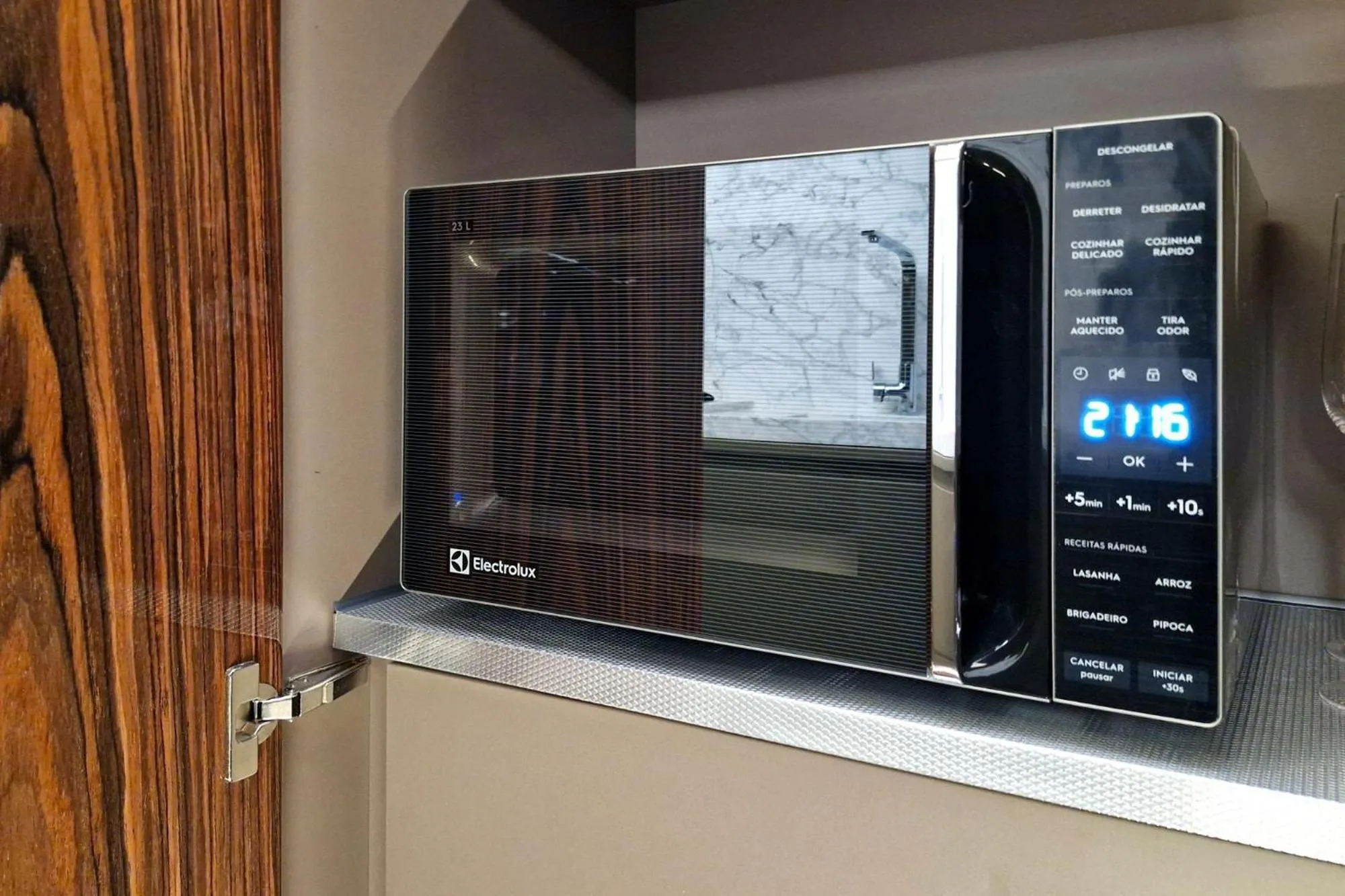 Kitchen or kitchenette in HIT Itaim