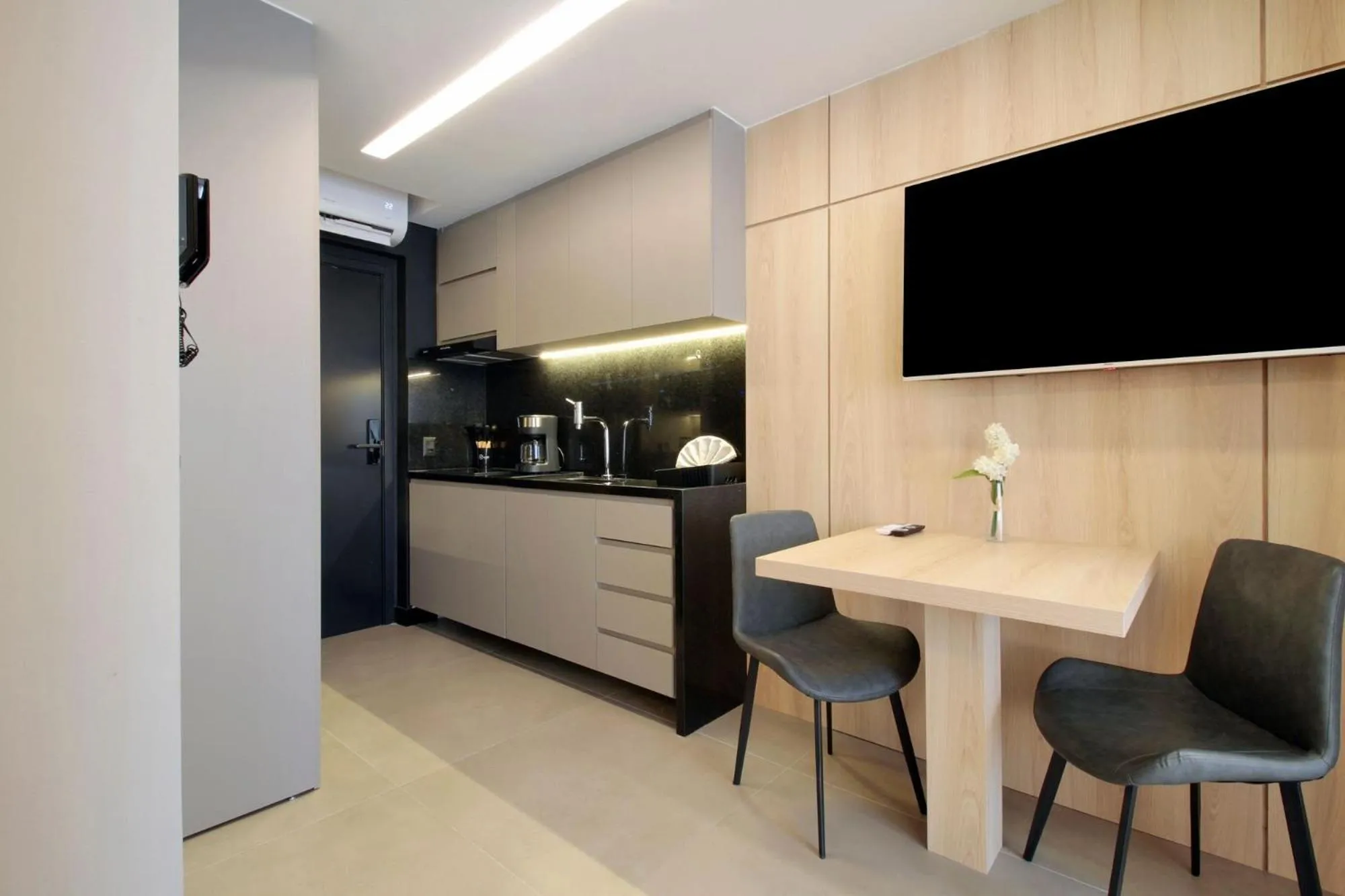 Kitchen or kitchenette in HIT Itaim