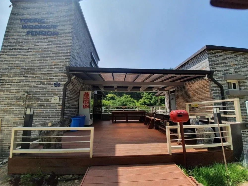 Hwacheon Yeoungwoong-ine Pension