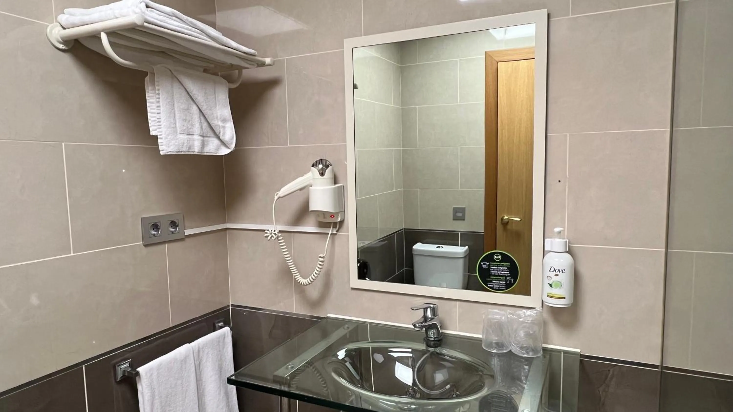 Bathroom in B&B HOTEL Tarragona Reus