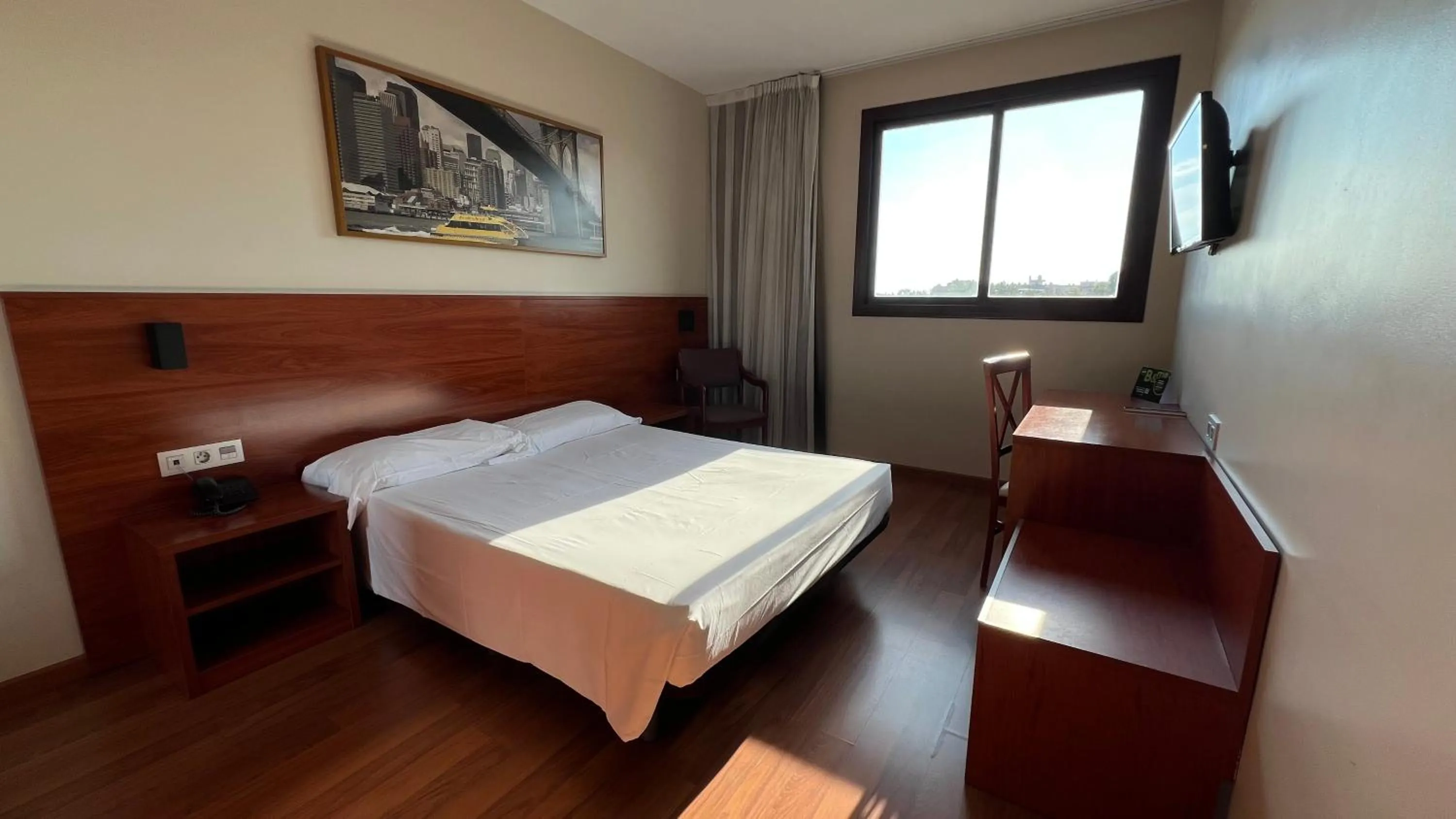 Bedroom, Bed in B&B HOTEL Tarragona Reus