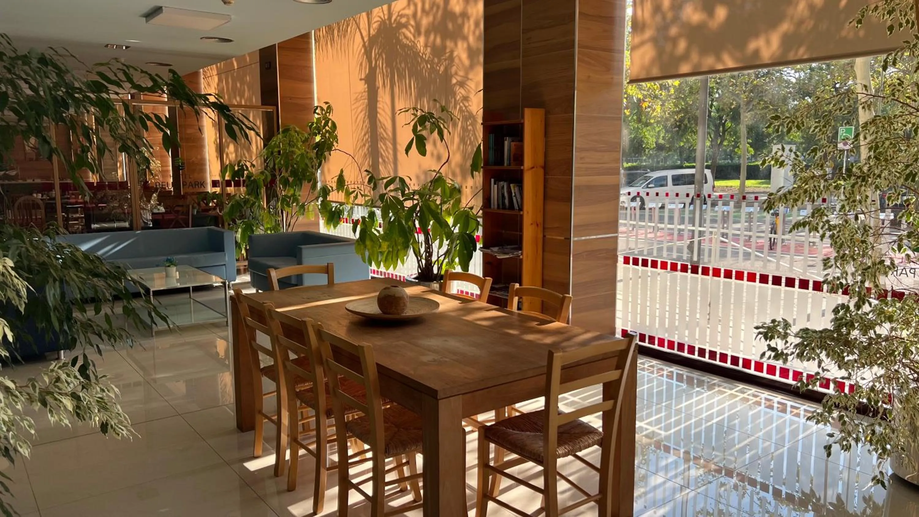 Lobby or reception in B&B HOTEL Tarragona Reus