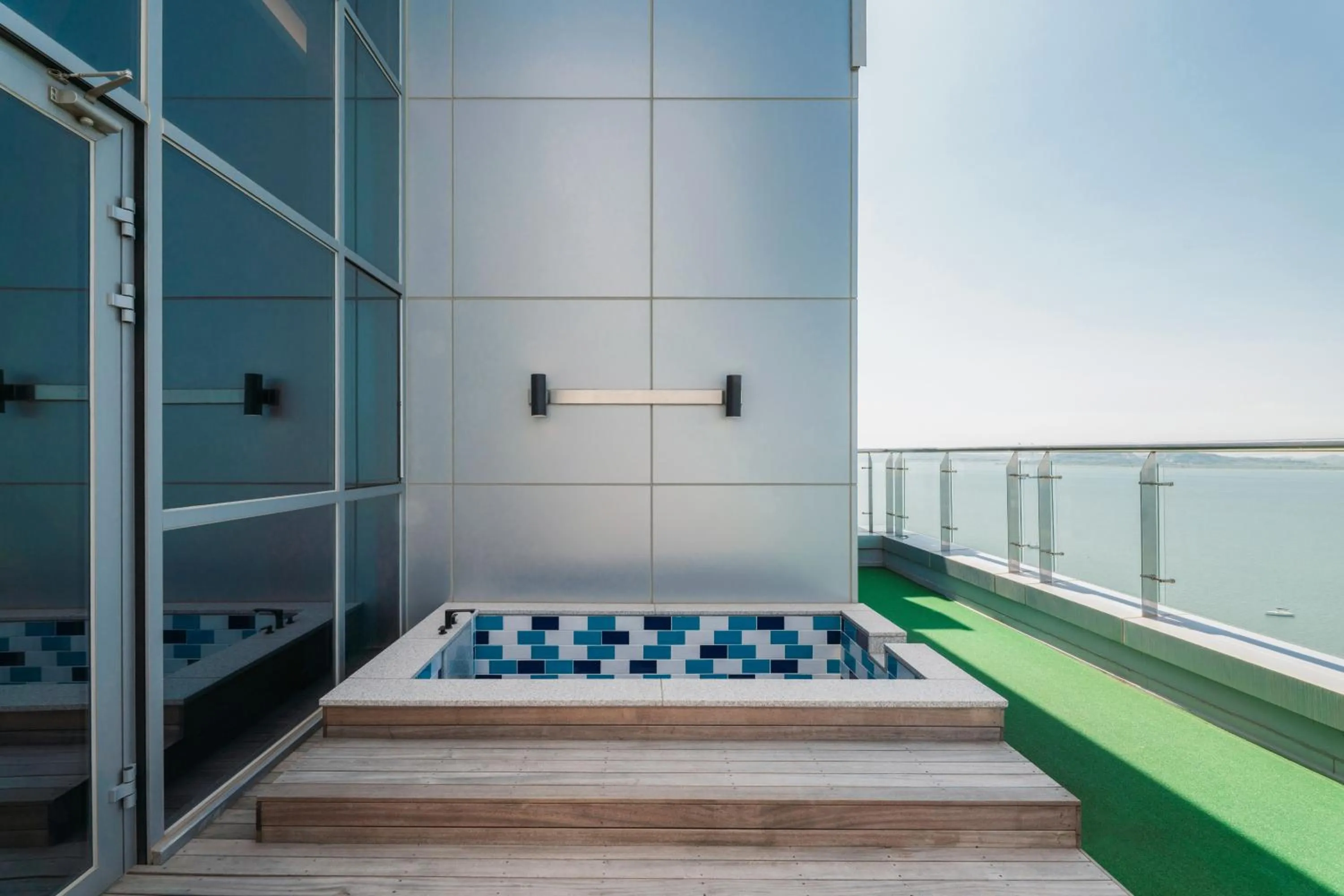 Balcony/Terrace, Bed in WAVEM HOTEL west