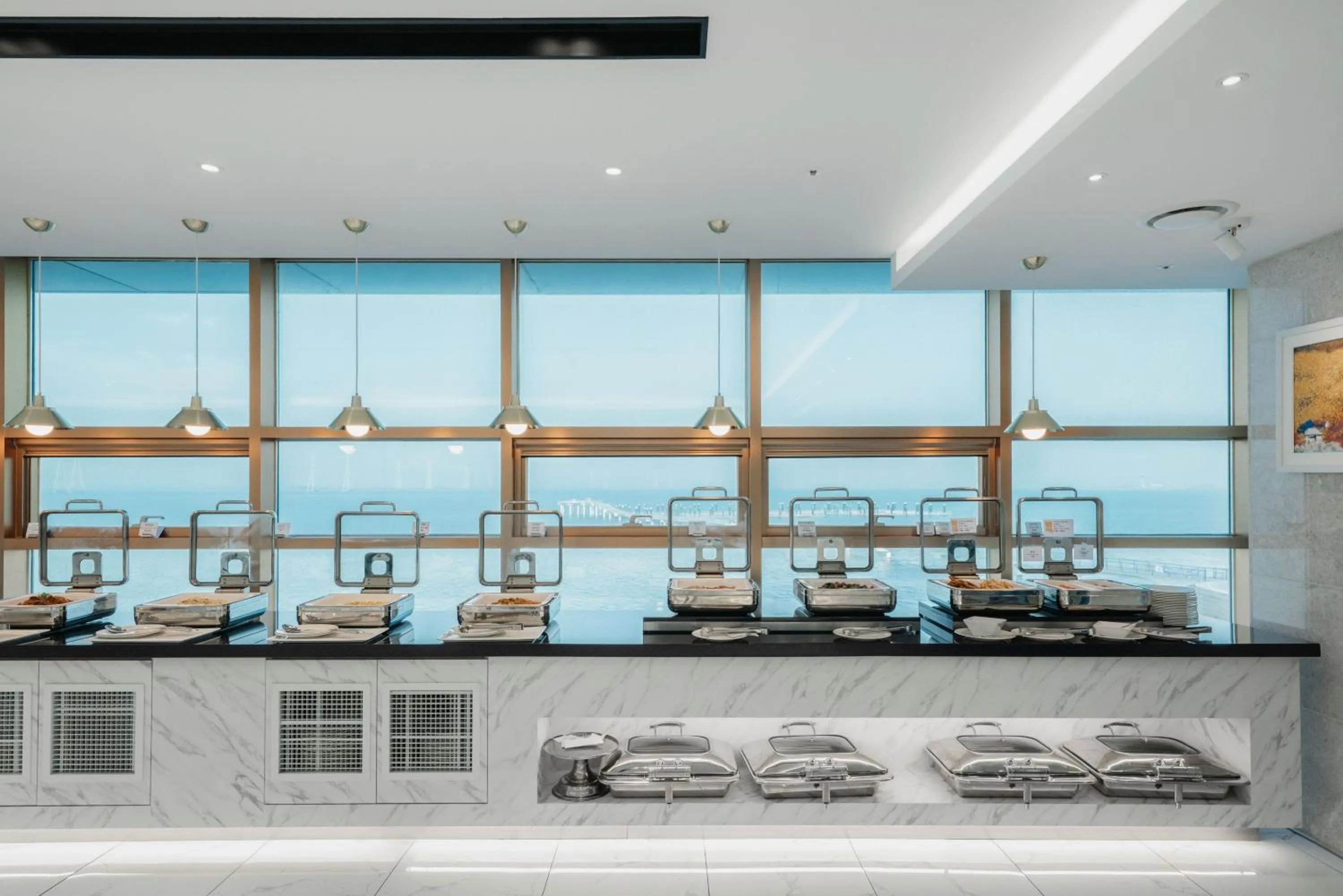 Restaurant/places to eat in WAVEM HOTEL west