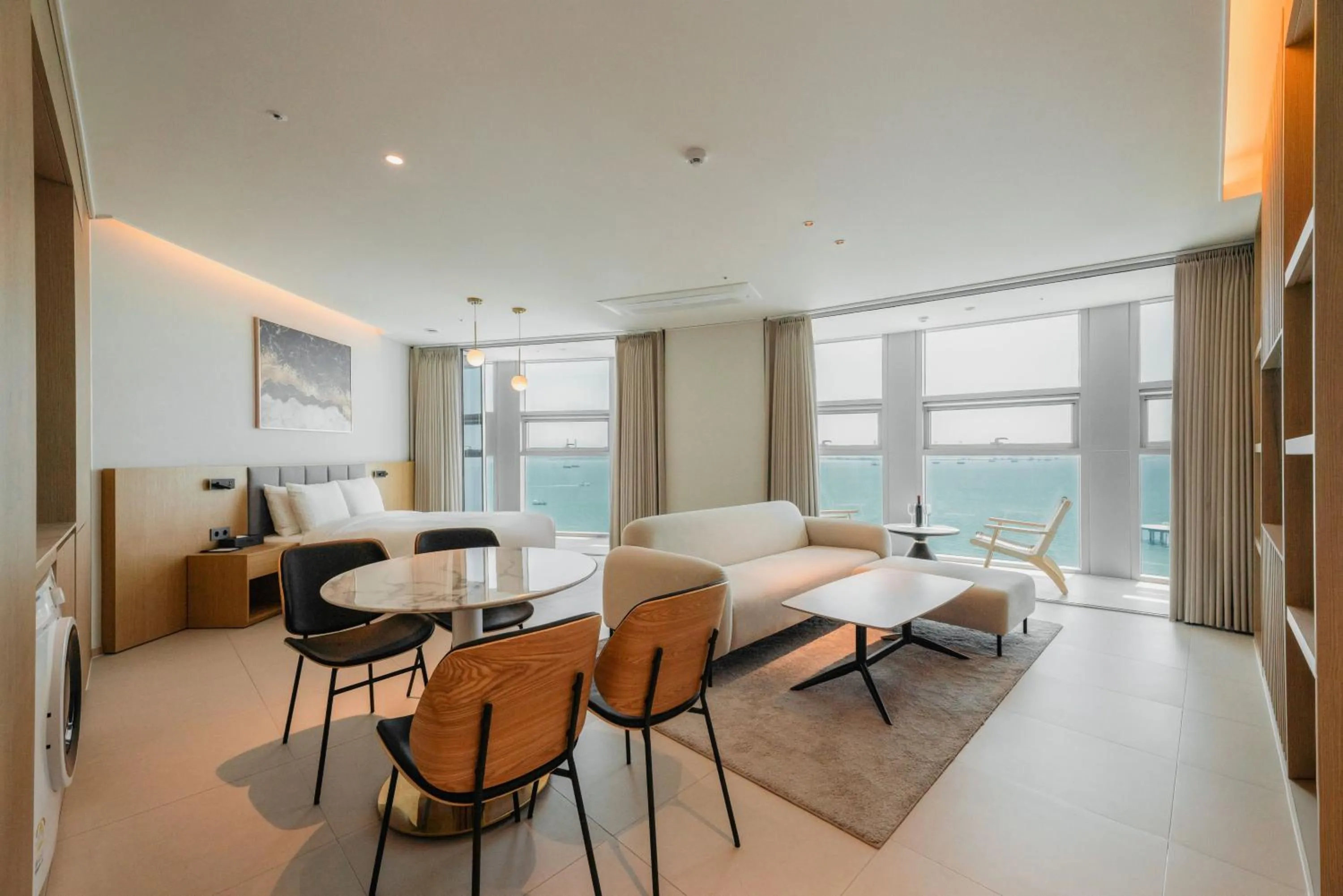 Area and facilities in WAVEM HOTEL west