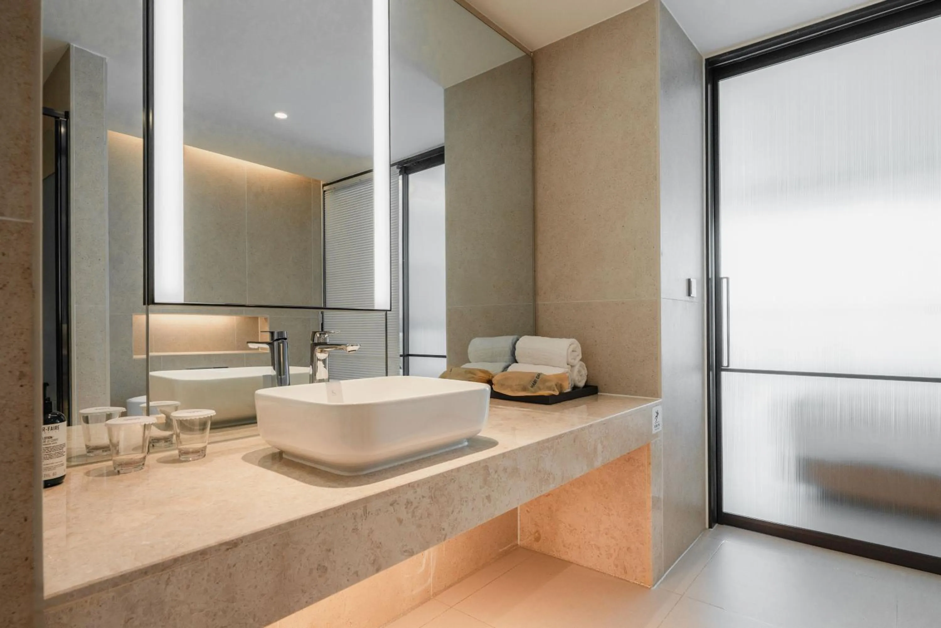 Area and facilities in WAVEM HOTEL west