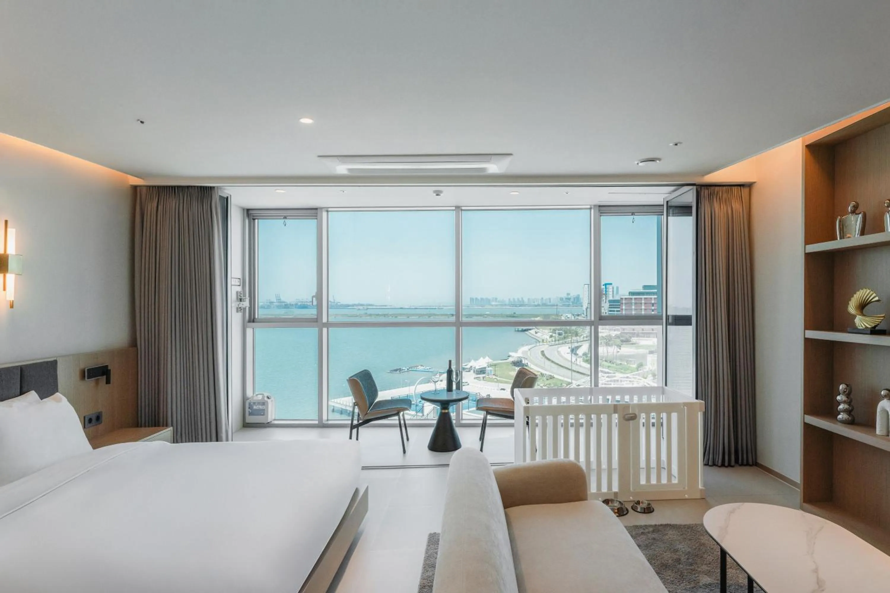 Bedroom, Bed in WAVEM HOTEL west