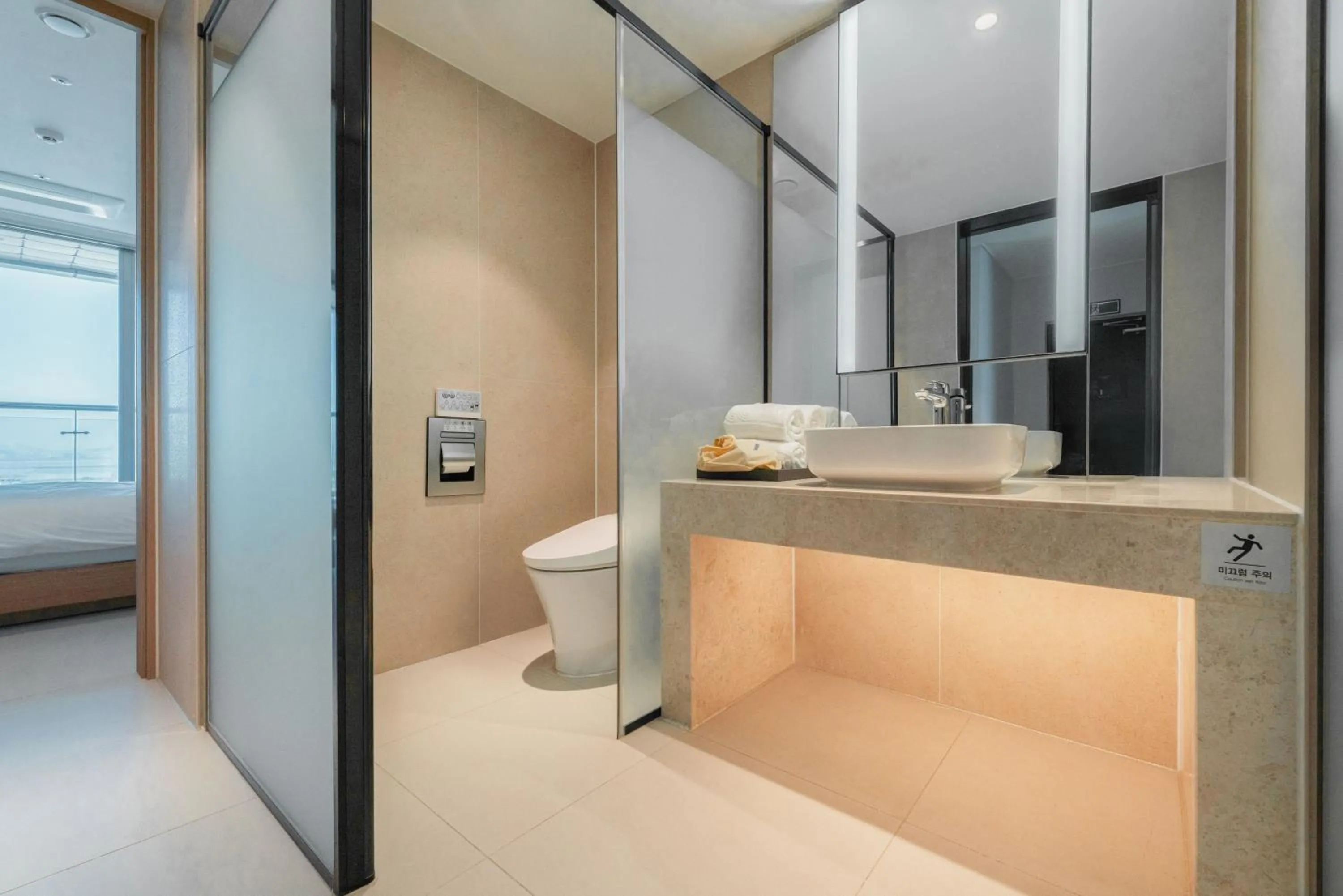 Toilet in WAVEM HOTEL west